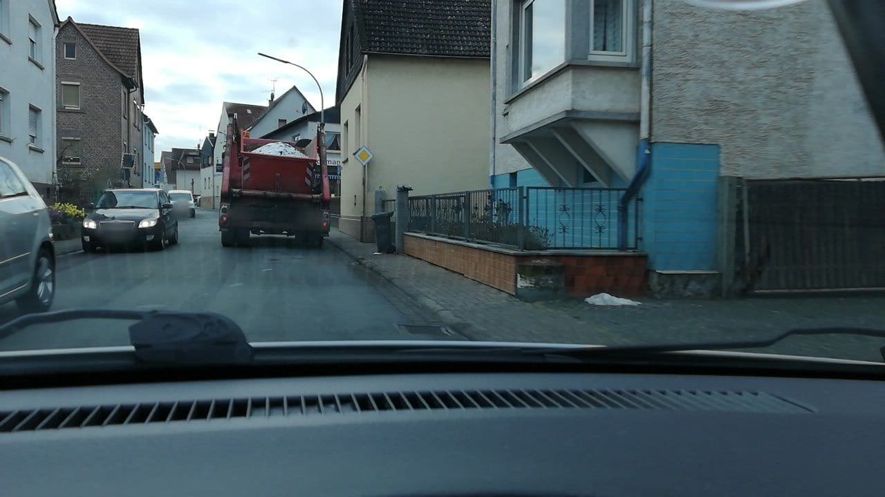 Street view near Kronesaal, Rodenbach — © nickth (CC BY-SA · Mapillary)