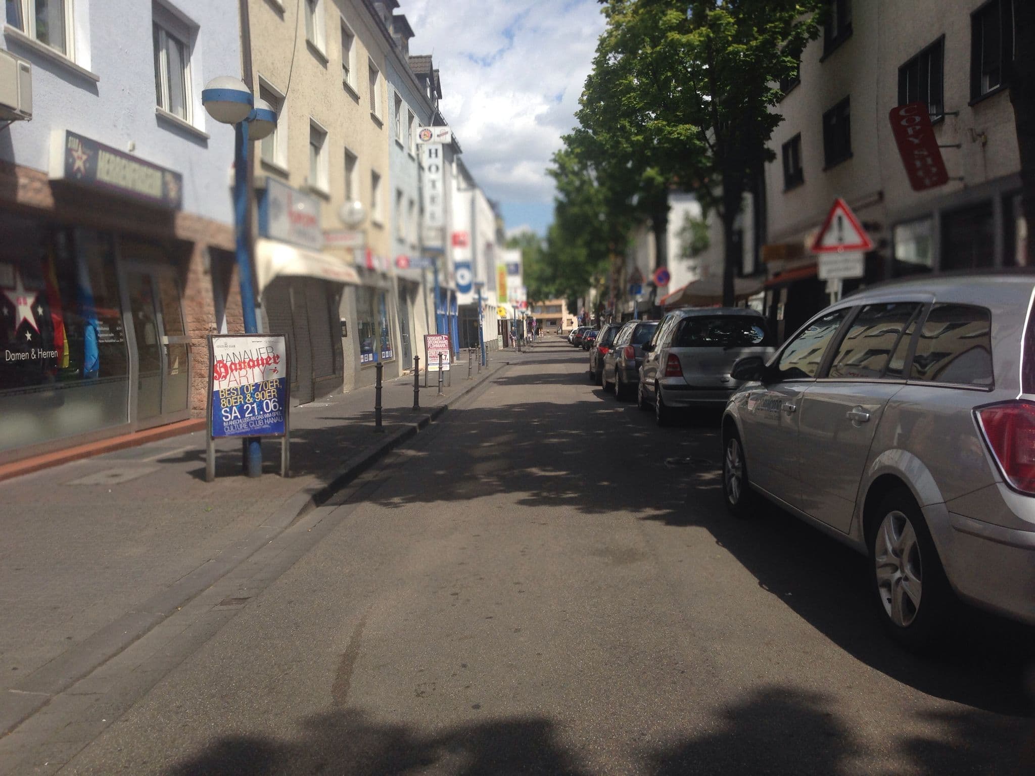 Street view near Hirsch Hotel, Hanau am Main — © flidolin (CC BY-SA · Mapillary)