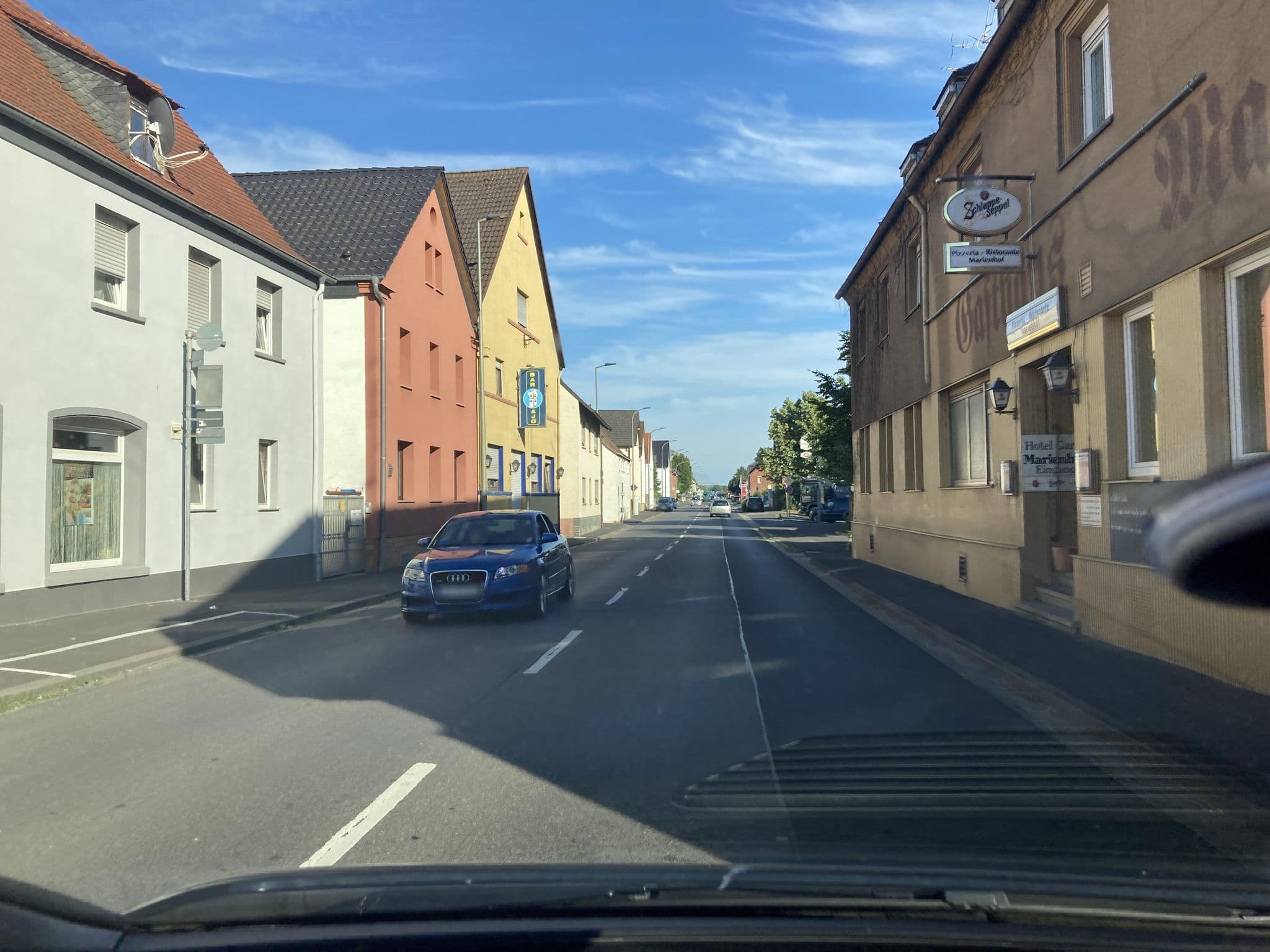 Street view near Marienhof Garni, Kleinostheim — © robffm (CC BY-SA · Mapillary)