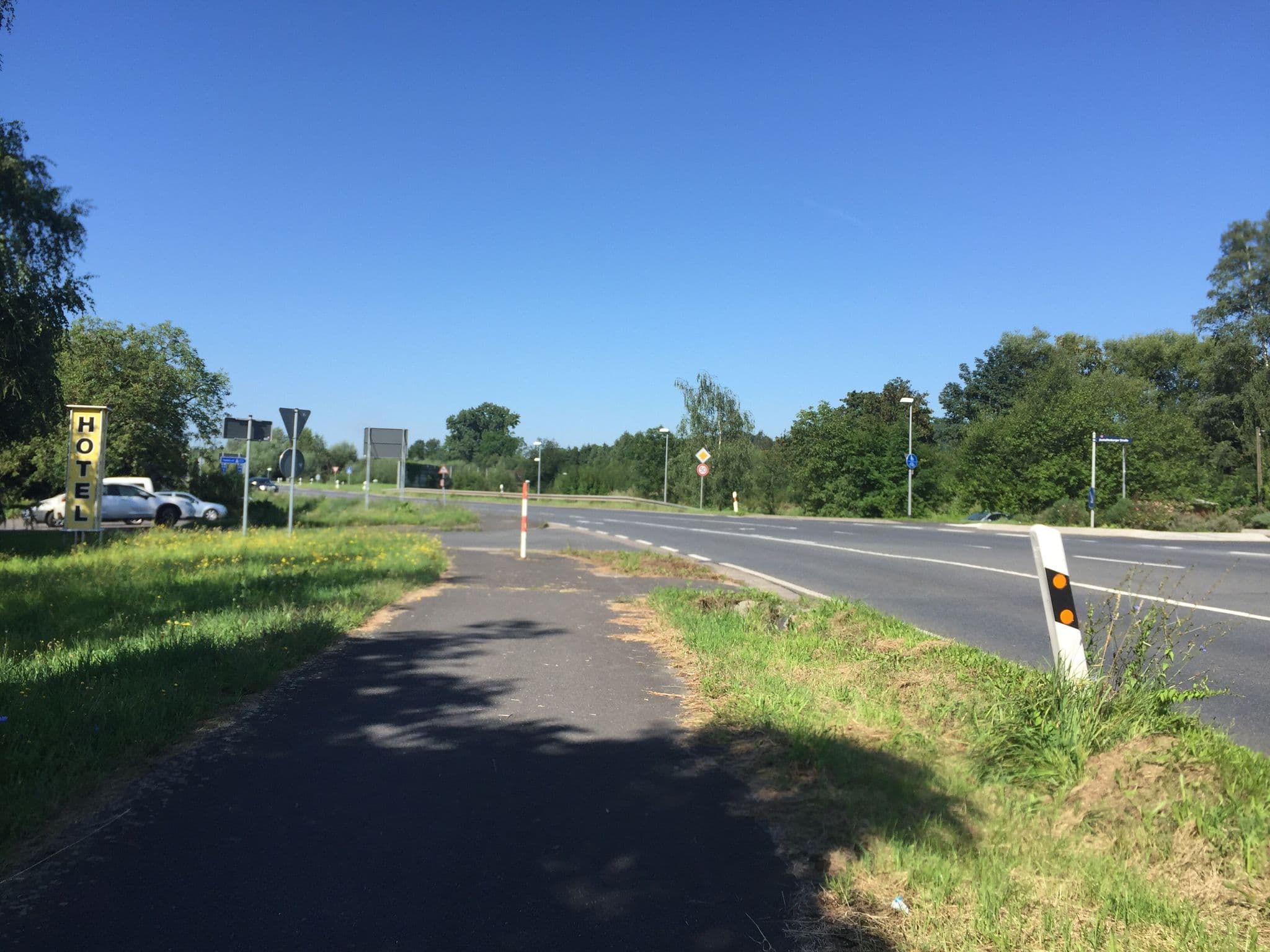Street view near Hotel Bachusstube Goldbach, Goldbach — © m_groebs (CC BY-SA · Mapillary)
