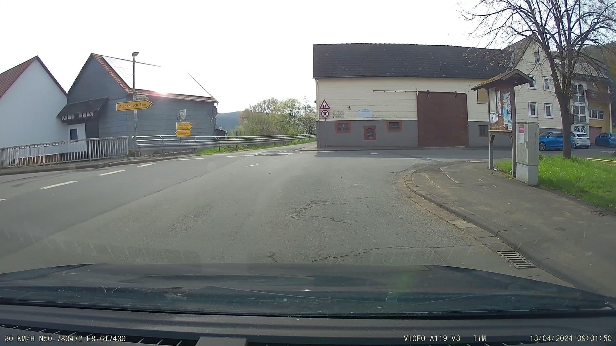 Street view near Ronzheimer Heinz Gasthof und Versich, Gladenbach — © tim3003 (CC BY-SA · Mapillary)