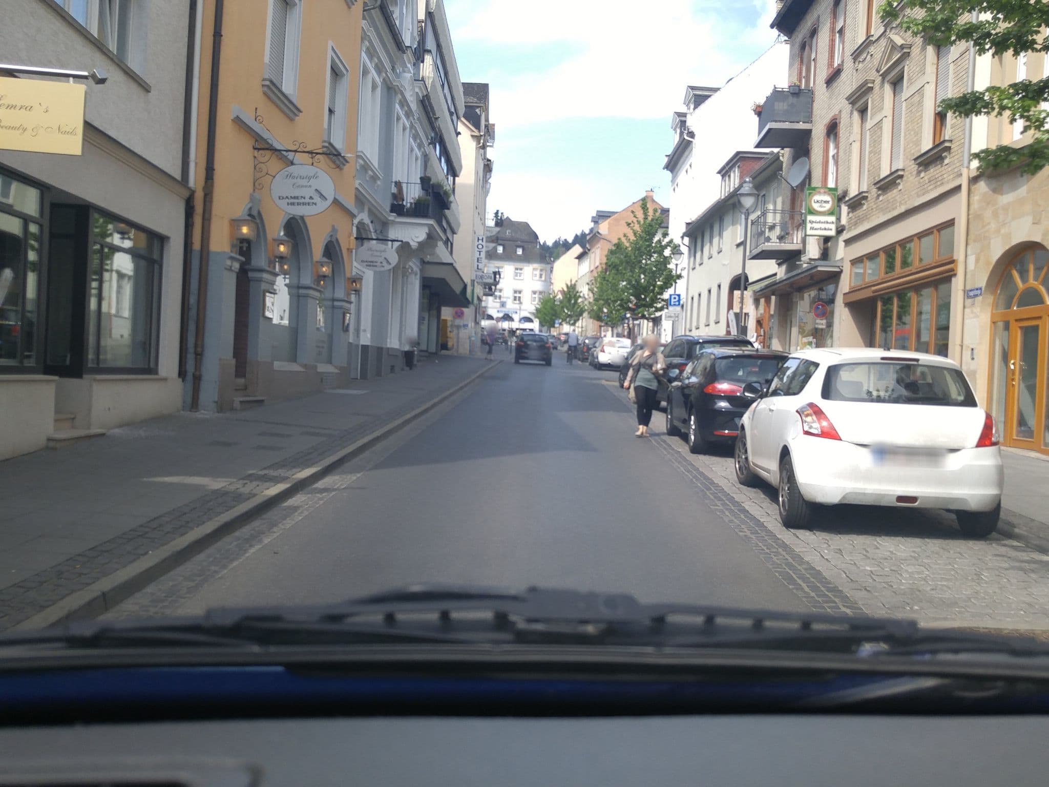 Street view near Hillenbrand L., Bad Nauheim — © scg1176 (CC BY-SA · Mapillary)