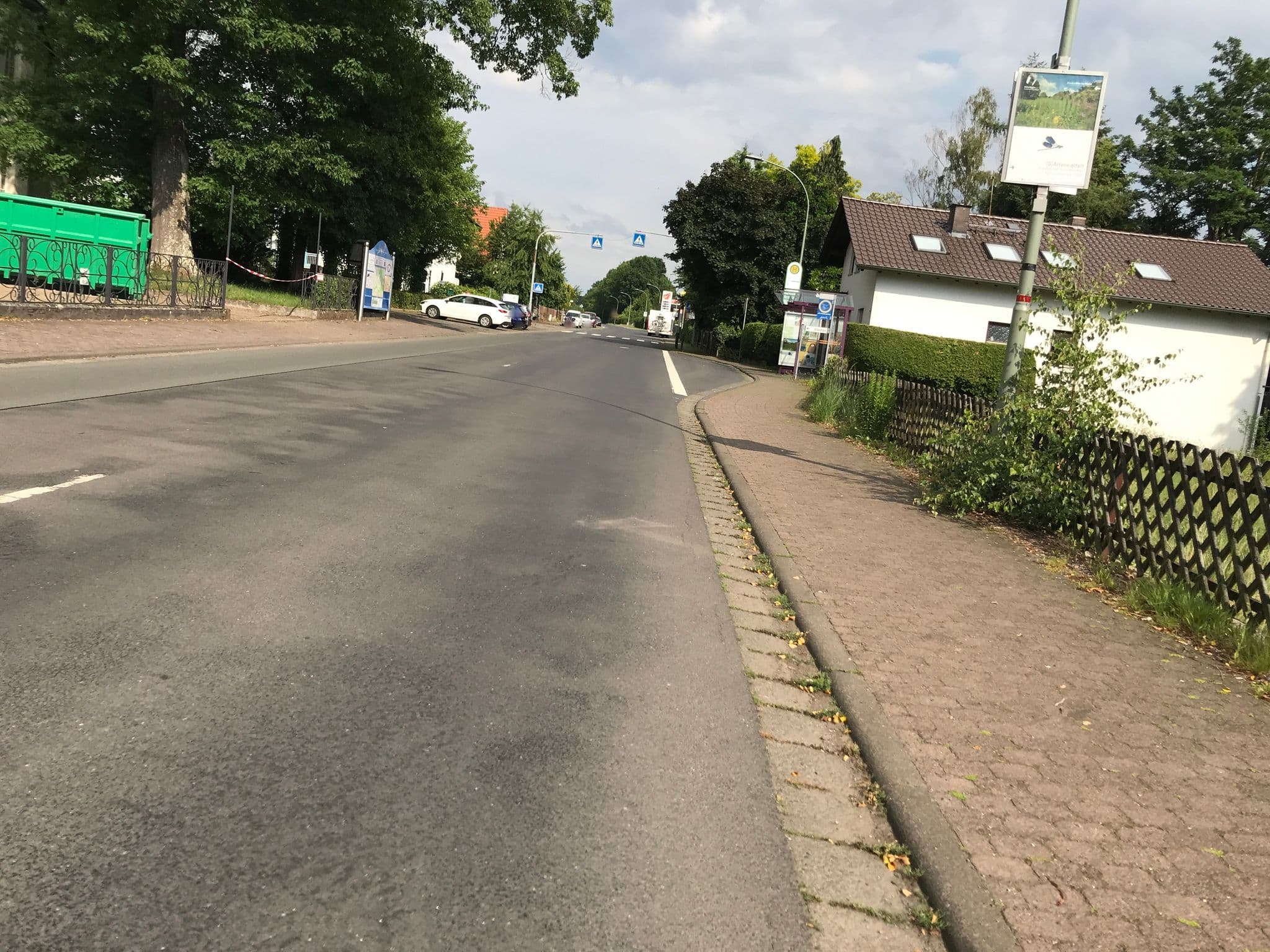 Street view near Schlosshotel Bunter Hund, Laubach — © troher15 (CC BY-SA · Mapillary)