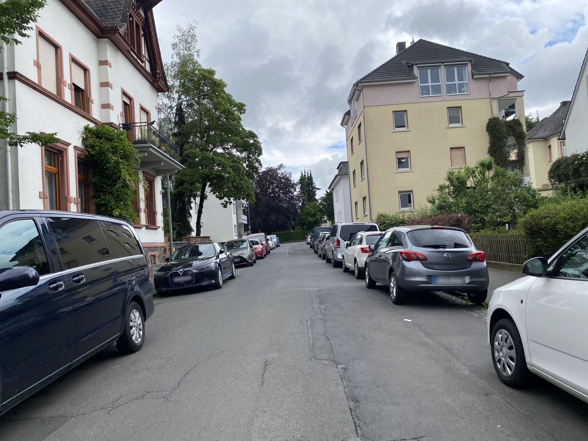 Street view near Hasso-Rhenanenhaus, Gießen — © troher15 (CC BY-SA · Mapillary)