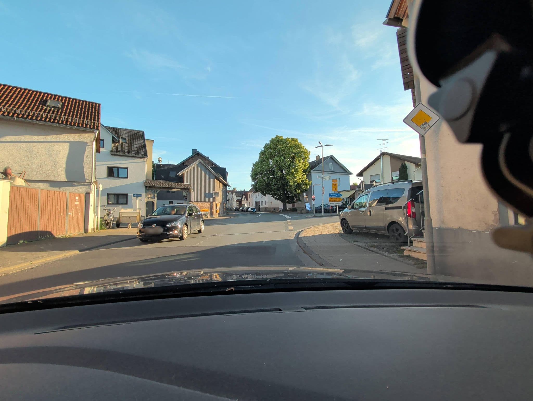 Street view near Ferienwohnung Monteurwohnung bei Schmitts, Hörnsheim — © lllooommm (CC BY-SA · Mapillary)