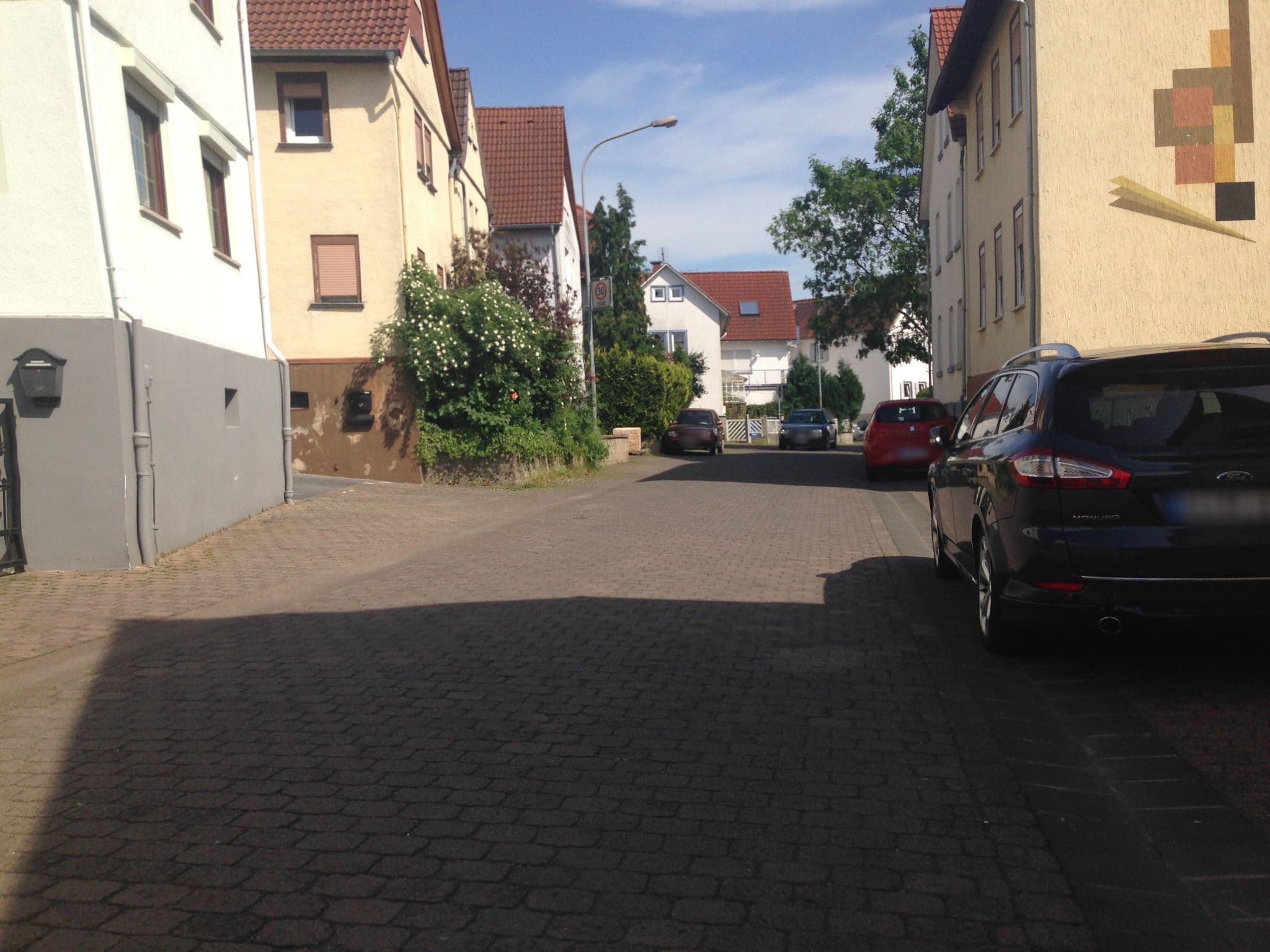 Street view near Alte Schmiede, Alten Buseck — © troher15 (CC BY-SA · Mapillary)