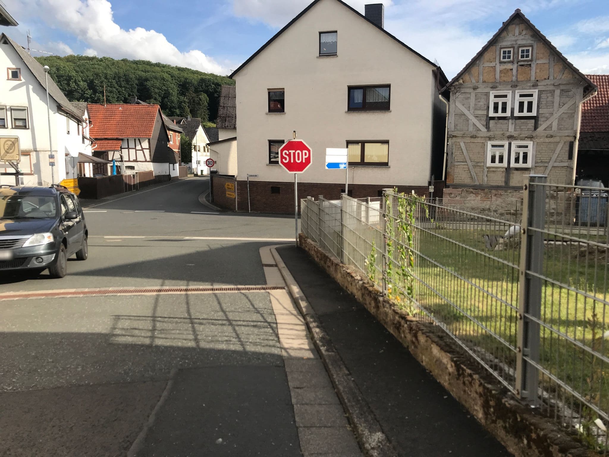 Street view near Gästehaus Am Kirchlein, Lohra — © troher15 (CC BY-SA · Mapillary)