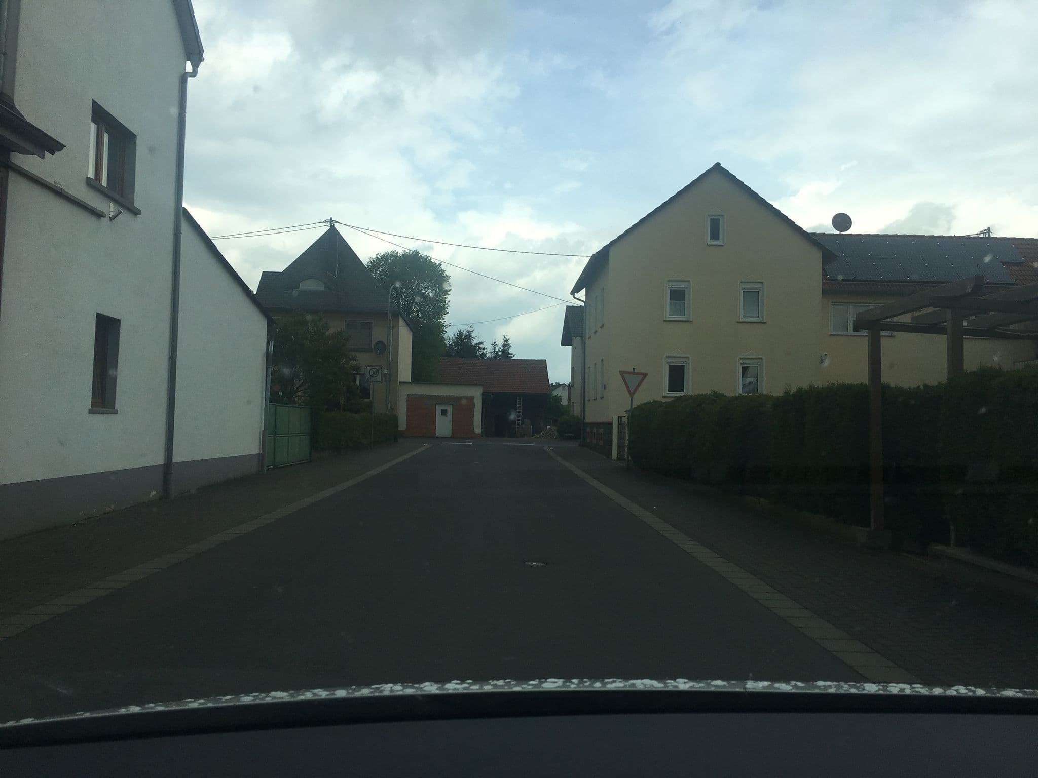 Street view near Carmen & Frank Hofmann, Hungen — © skool (CC BY-SA · Mapillary)