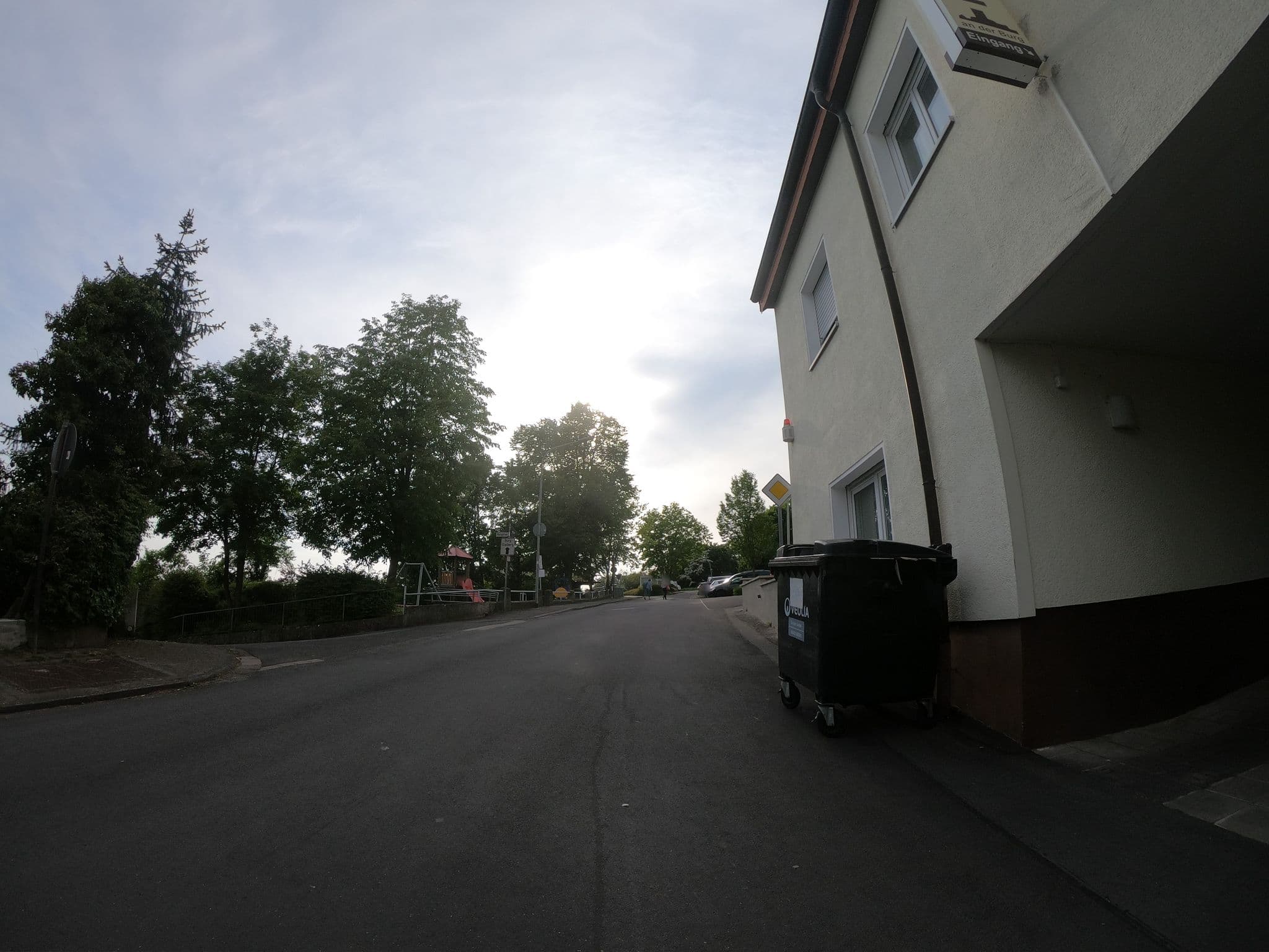 Street view near Hotel An der Burg, Heuchelheim — © grinninghamster (CC BY-SA · Mapillary)