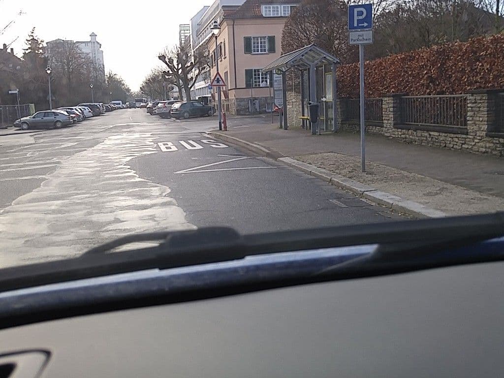 Street view near Hotel Neuhöfer am Südpark, Bad Nauheim — © scg1176 (CC BY-SA · Mapillary)