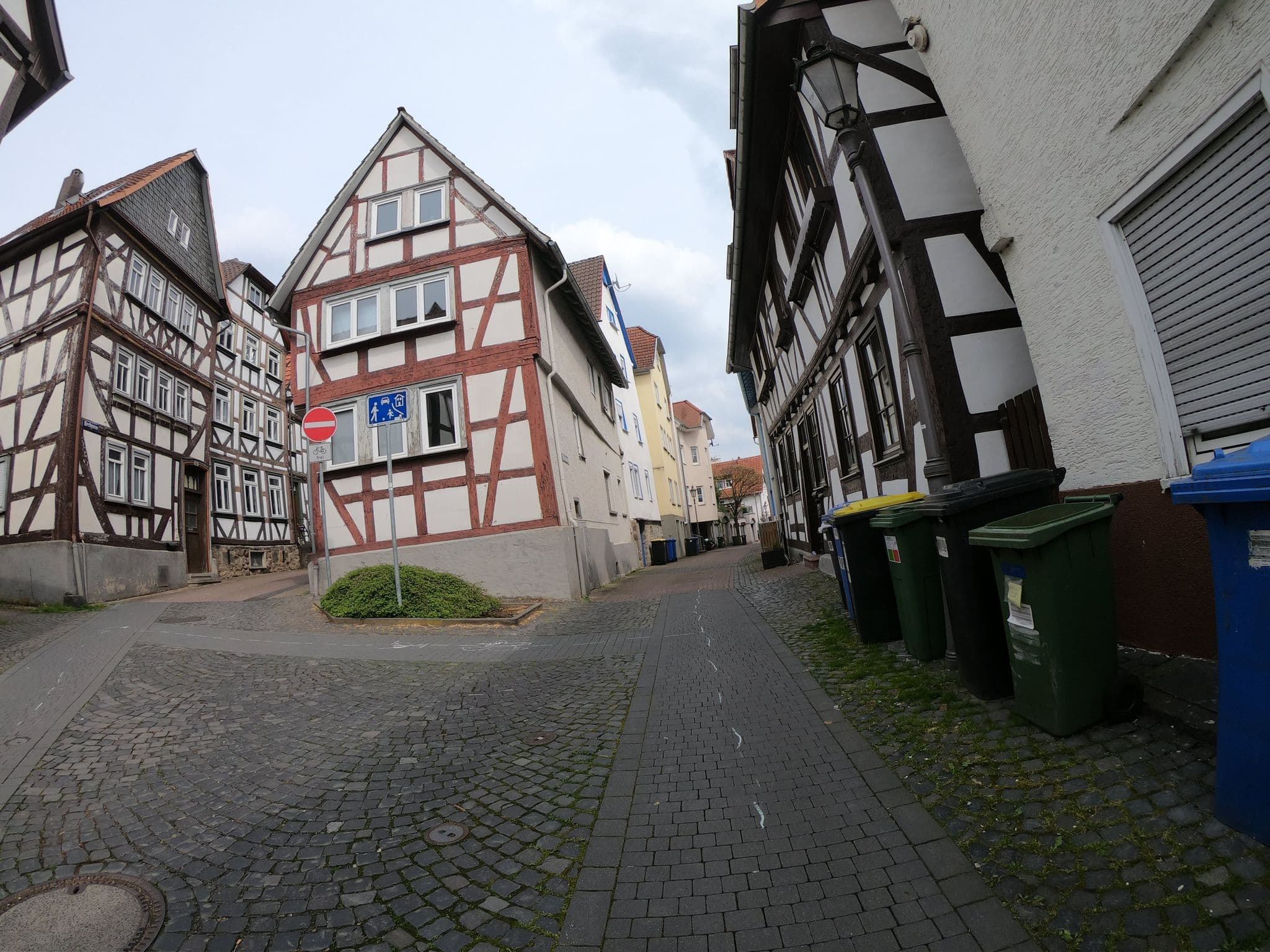 Street view near Gästehaus Eckert, Lich — © grinninghamster (CC BY-SA · Mapillary)