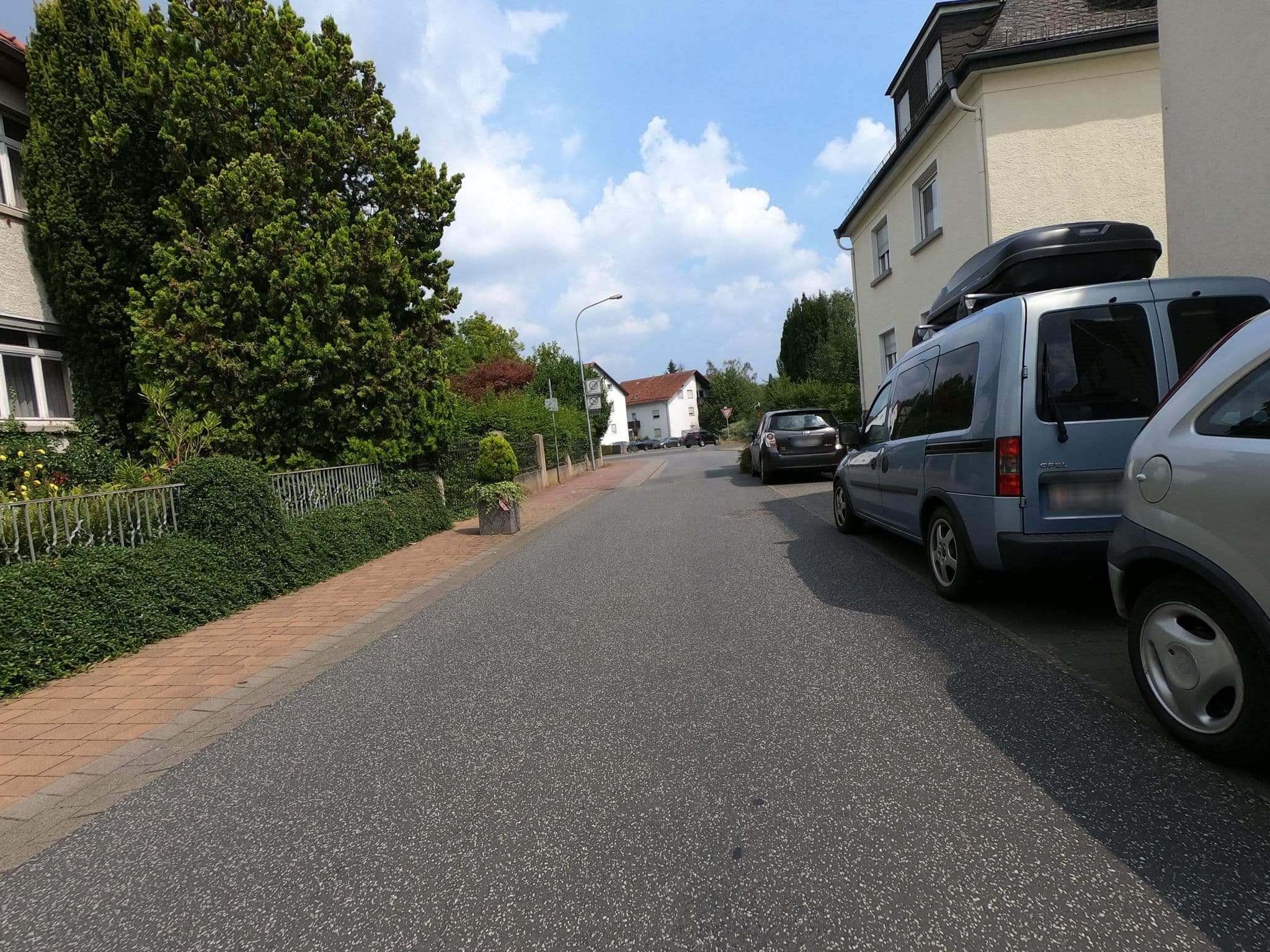 Street view near Kraft J. und L. Dekorteam, Heuchelheim — © grinninghamster (CC BY-SA · Mapillary)