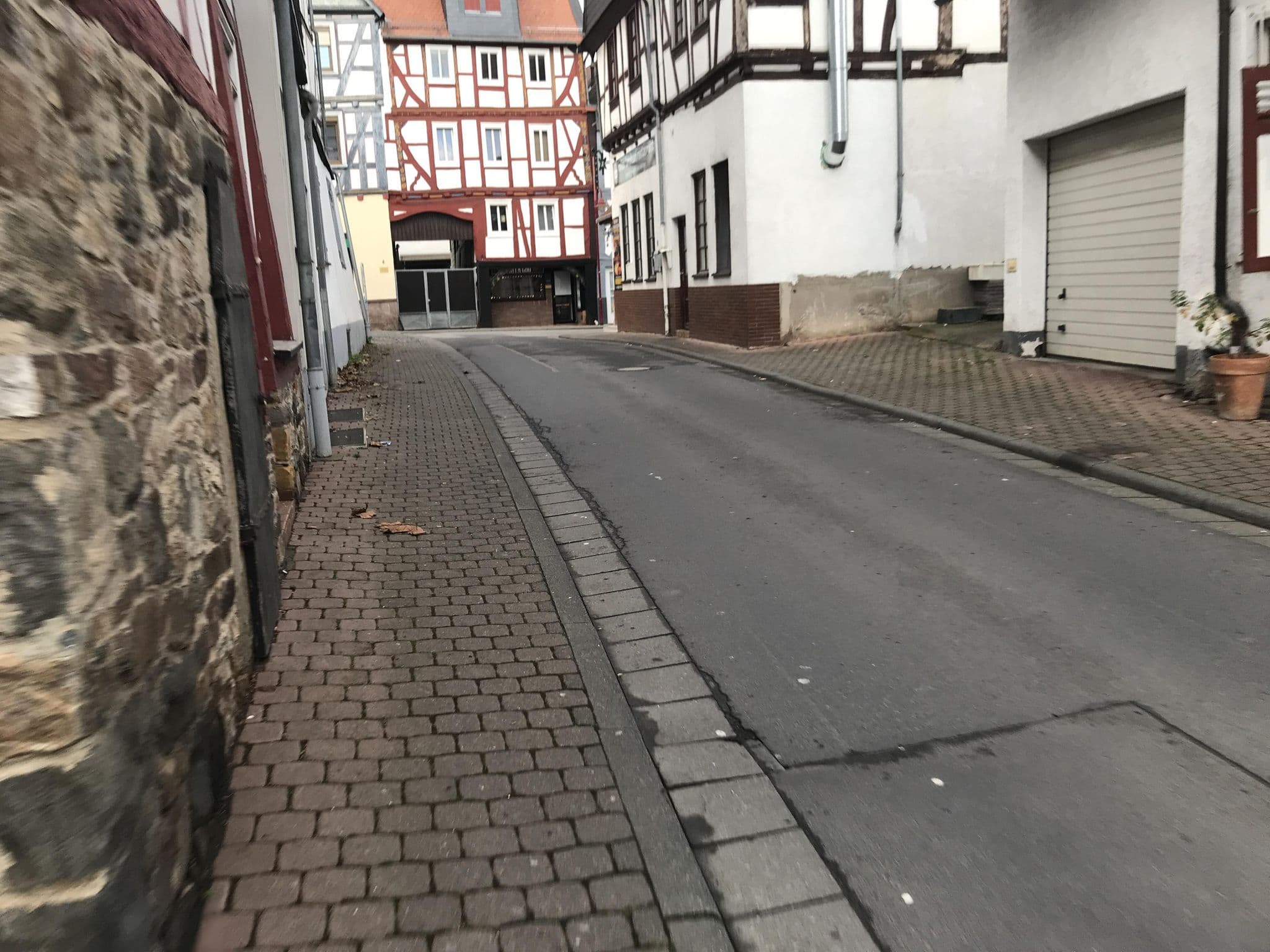 Street view near Gästehaus Dölzel, Butzbach — © troher15 (CC BY-SA · Mapillary)