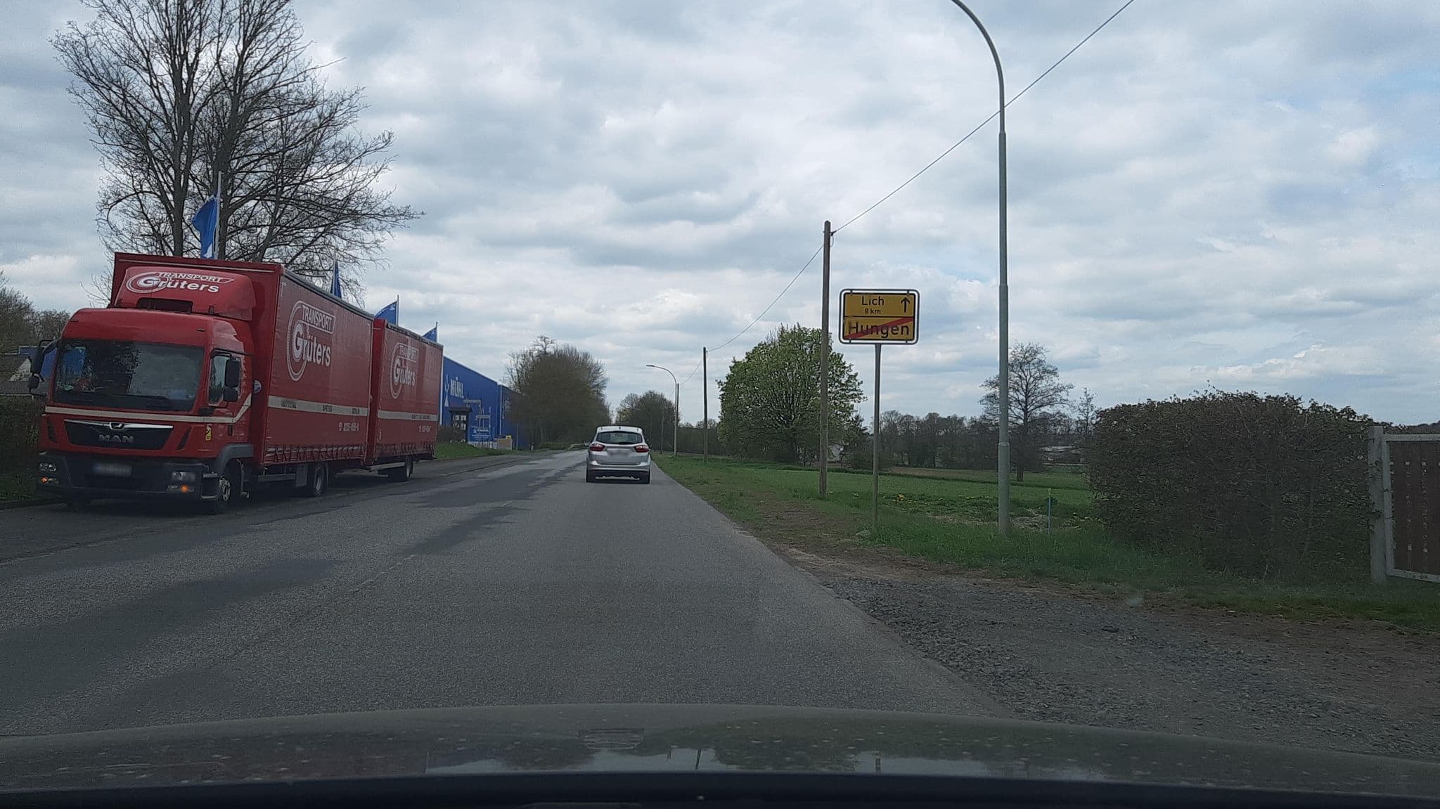 Street view near Hotel Quellenhof, Hungen — © lllooommm (CC BY-SA · Mapillary)