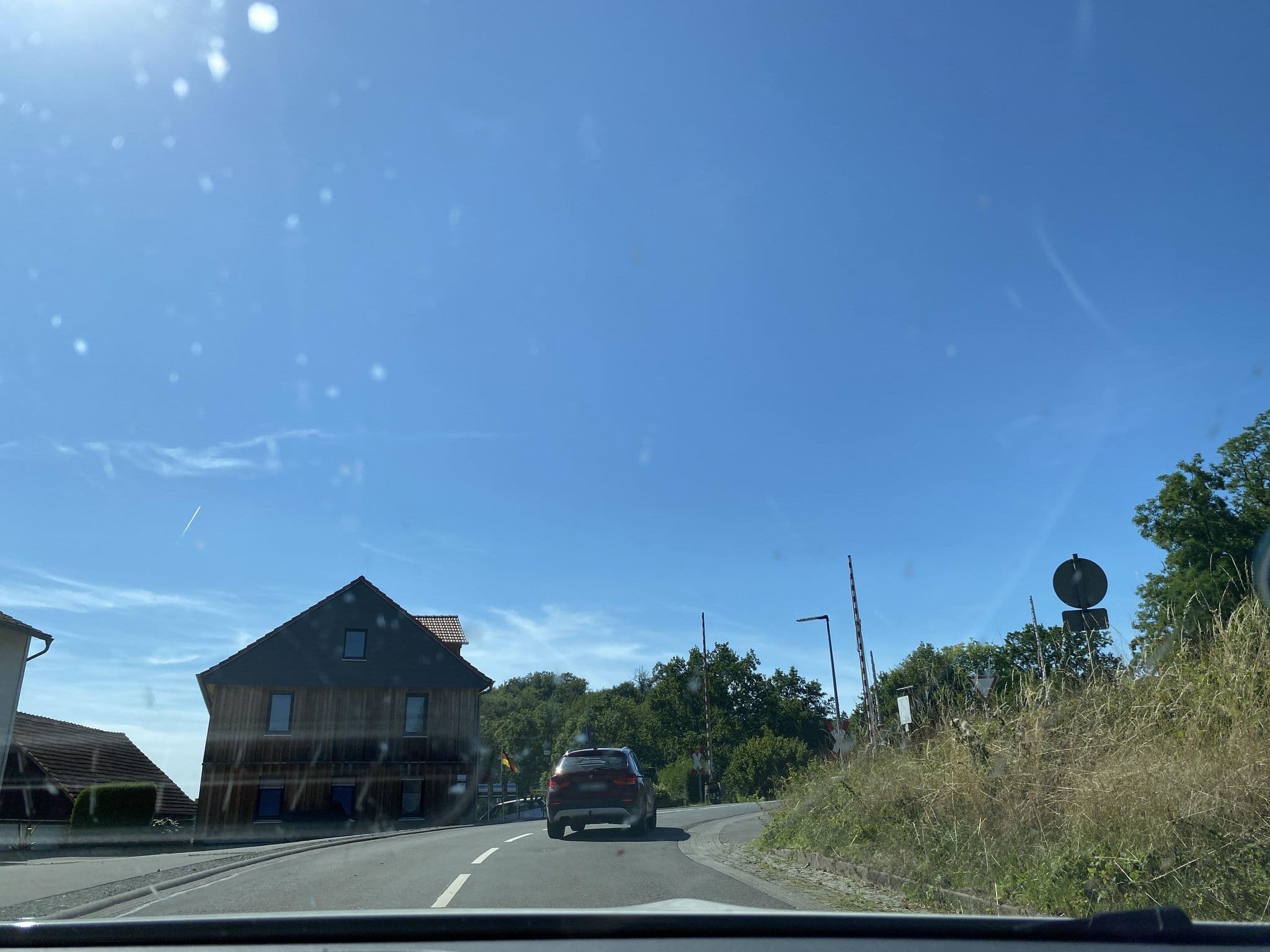 Street view near Pension "Zur schönen Aussicht", Kirtorf — © dapiang (CC BY-SA · Mapillary)