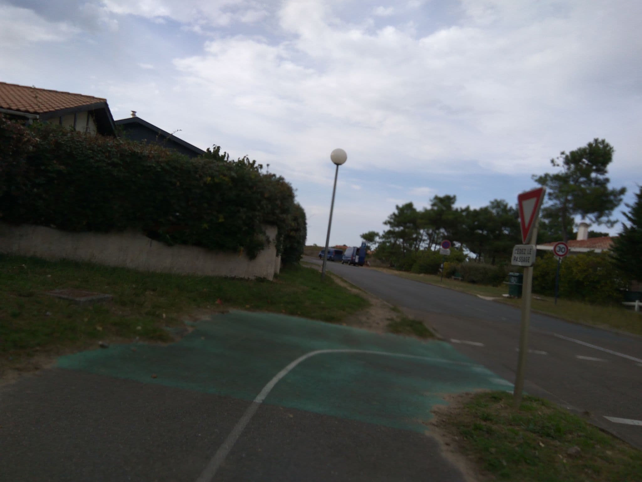 Street view near Thym, Capbreton — © c64 (CC BY-SA · Mapillary)