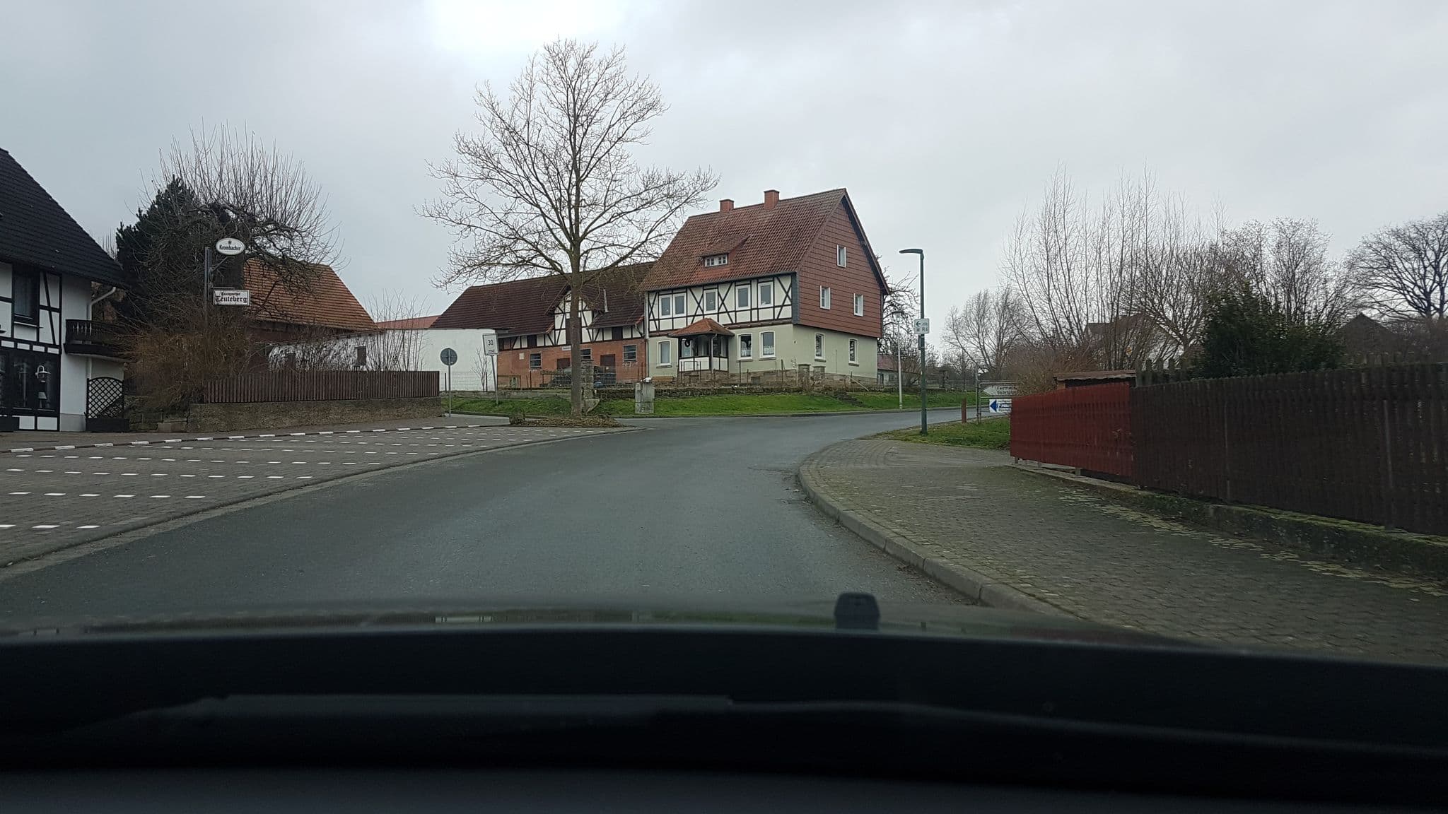 Street view near Landhotel Teuteberg, Bad Arolsen — © rb61 (CC BY-SA · Mapillary)