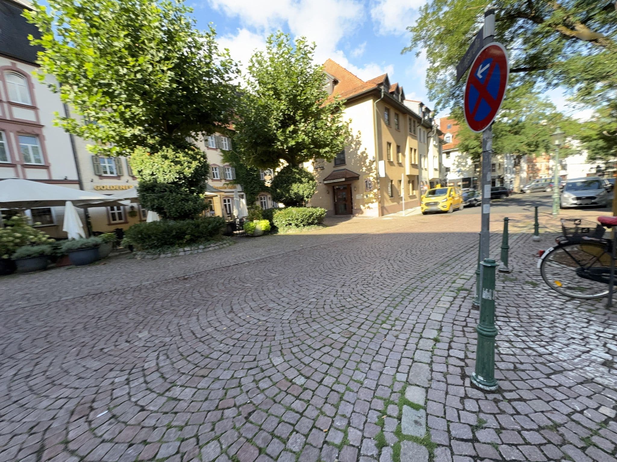 Street view near Romantik Hotel Karpfen, Fulda — © chuck (CC BY-SA · Mapillary)