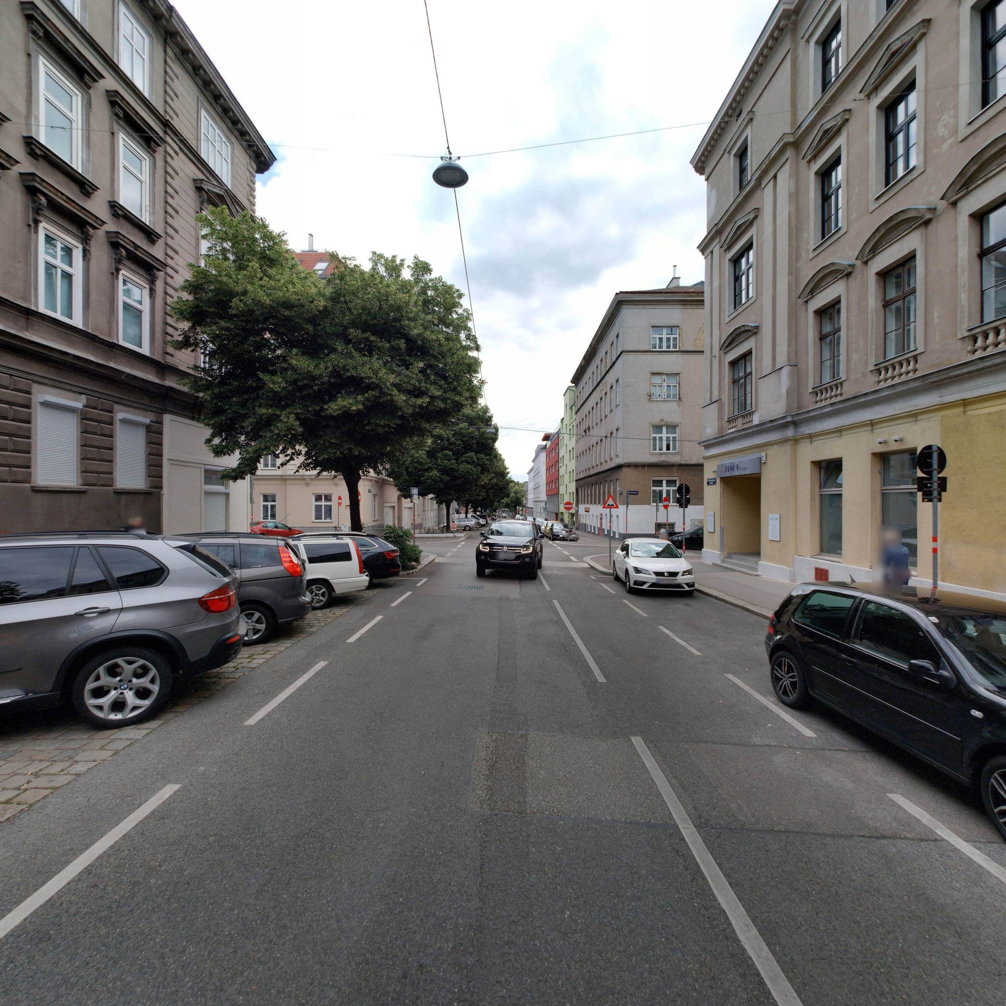 Street view near Be Free Hostel, Fünfhaus — © eliasgander (CC BY-SA · Mapillary)