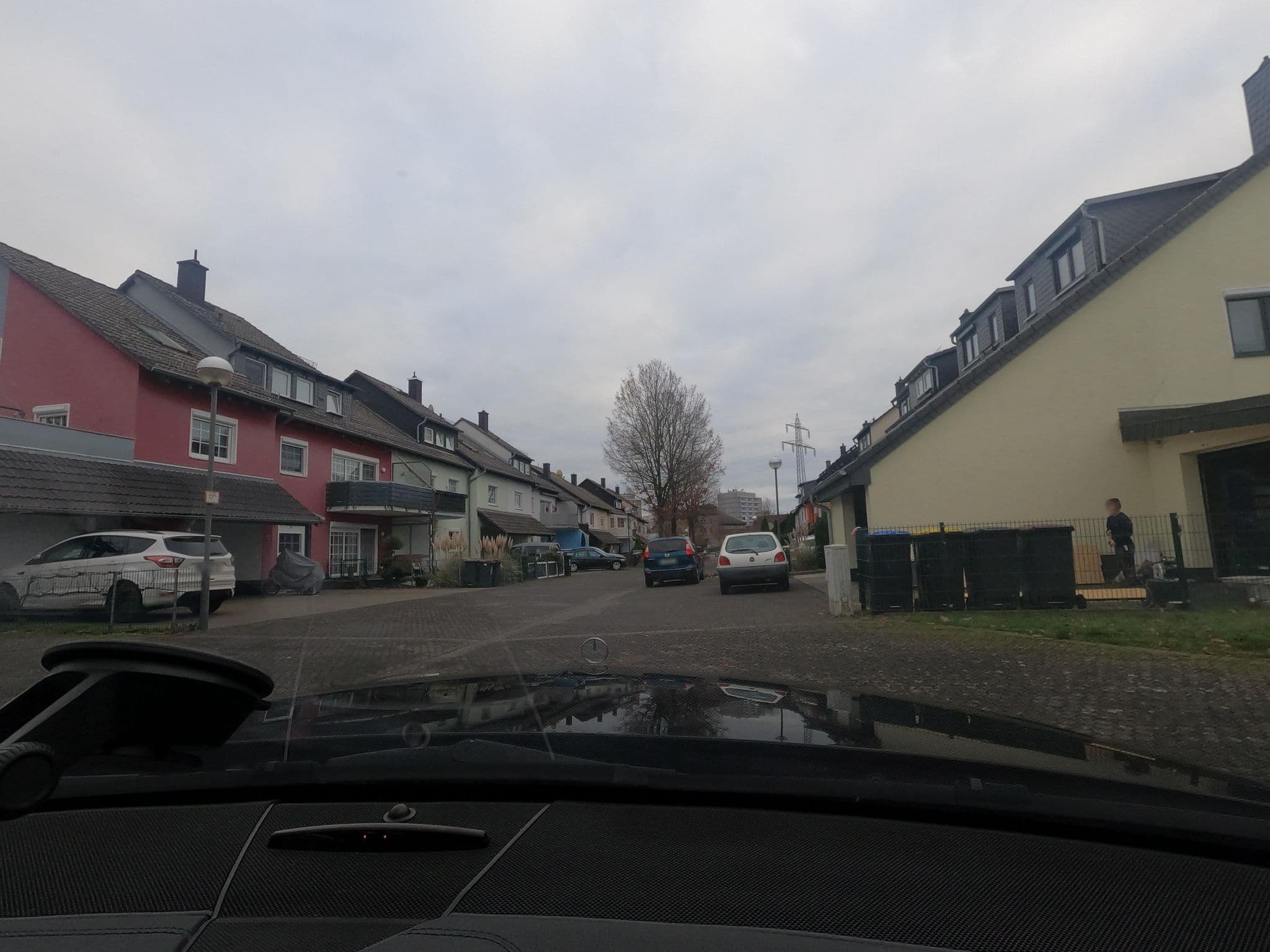 Street view near Ferienwohnung DG Hahn, Fulda — © saschahaberkorn (CC BY-SA · Mapillary)
