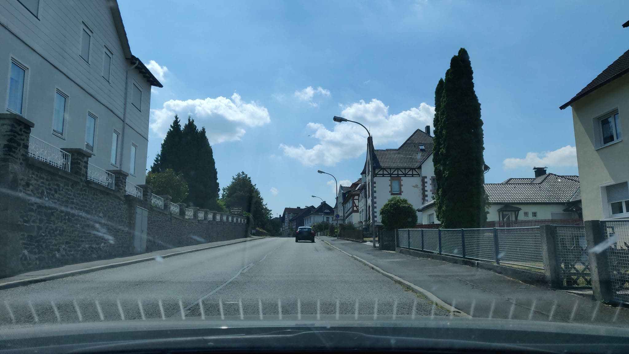 Street view near Hotel Felsenkeller, Homberg — © schmidt91 (CC BY-SA · Mapillary)