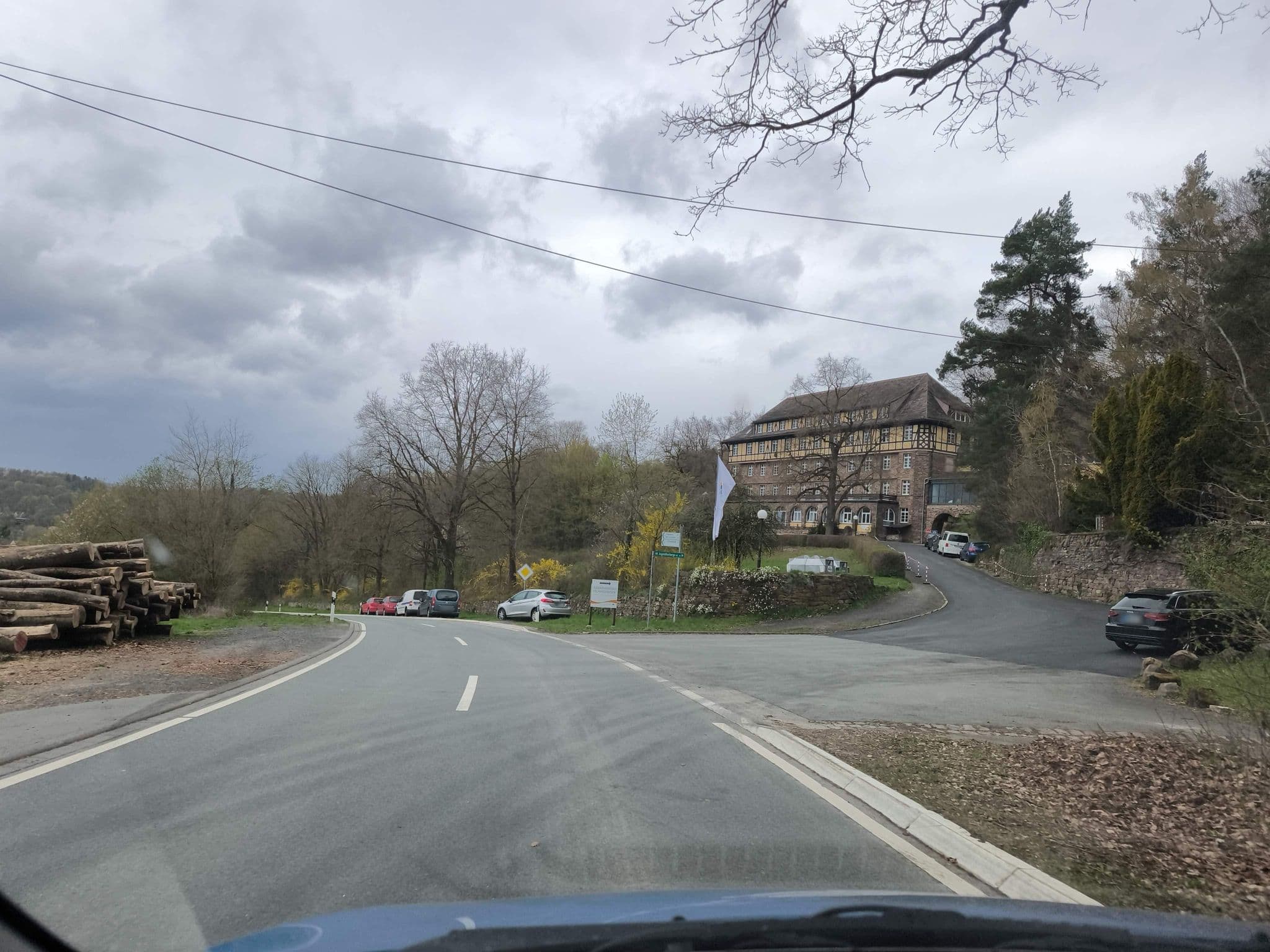 Street view near Jugendherberge Helmarshausen, Bad Karlshafen — © hotteliene (CC BY-SA · Mapillary)