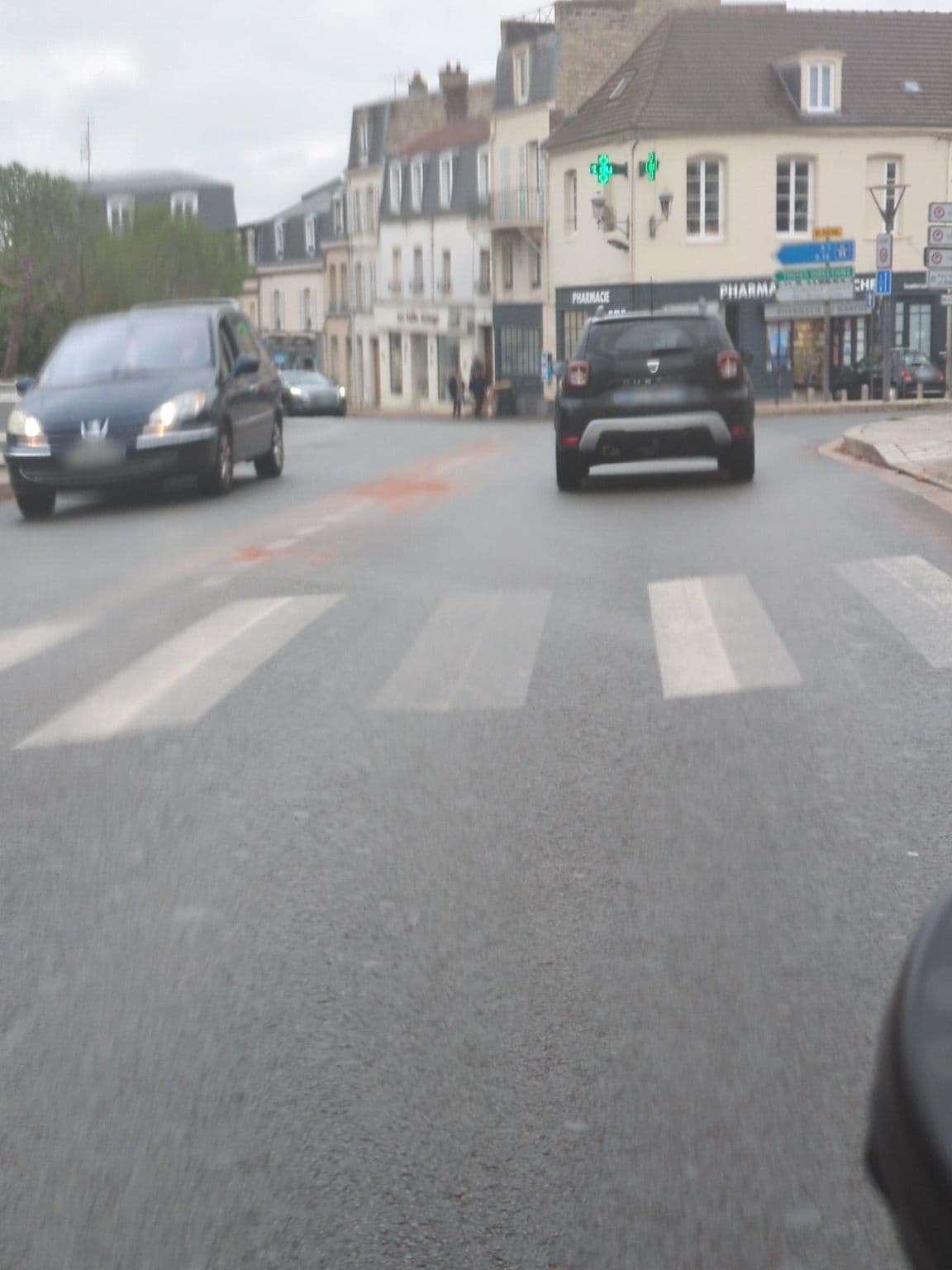 Street view near Hôtel Le Chantilly, Chantilly — © didier2020 (CC BY-SA · Mapillary)