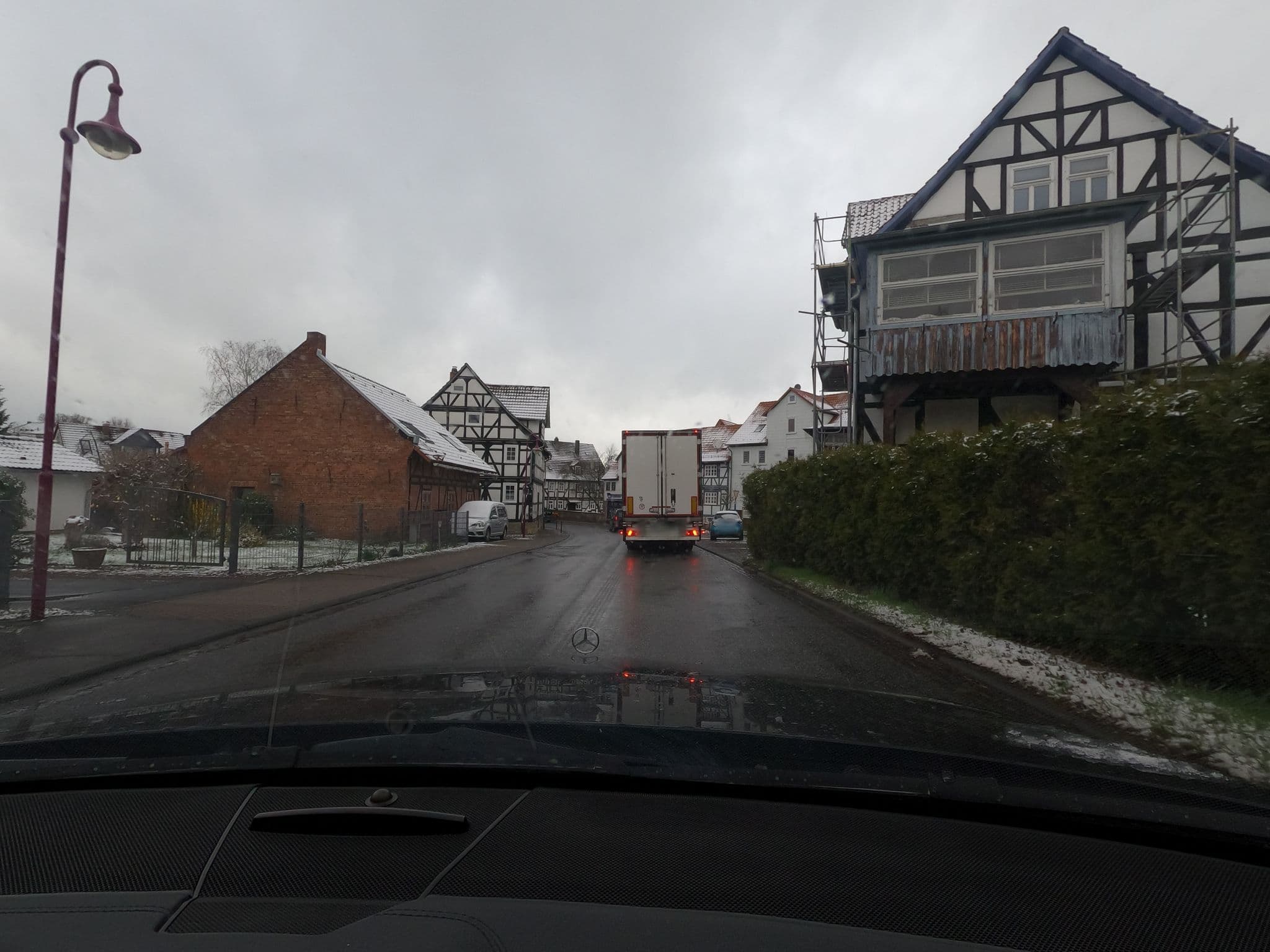 Street view near Ferienwohnung am Kaufunger Wald, Kaufungen — © saschahaberkorn (CC BY-SA · Mapillary)