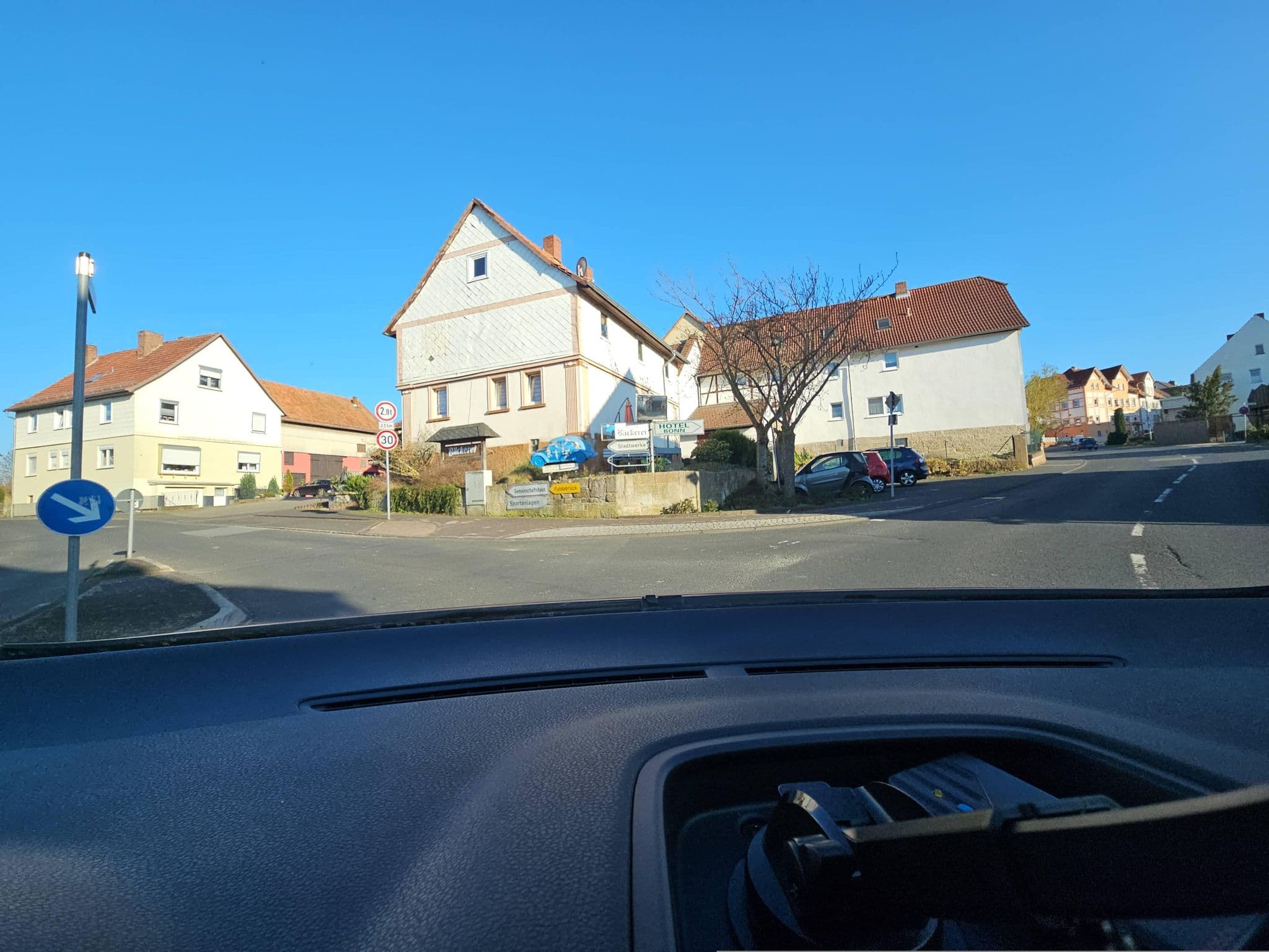 Street view near Hotel Bonn, Baunatal — © JoniTheRower (CC BY-SA · Mapillary)