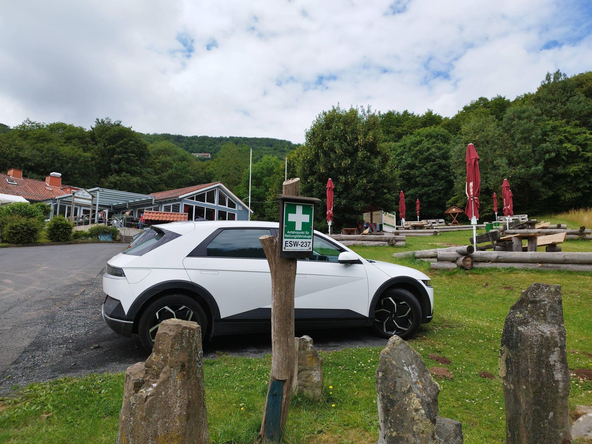 Street view near Jugenddorf Meißner, Waldkappel — © ber319 (CC BY-SA · Mapillary)
