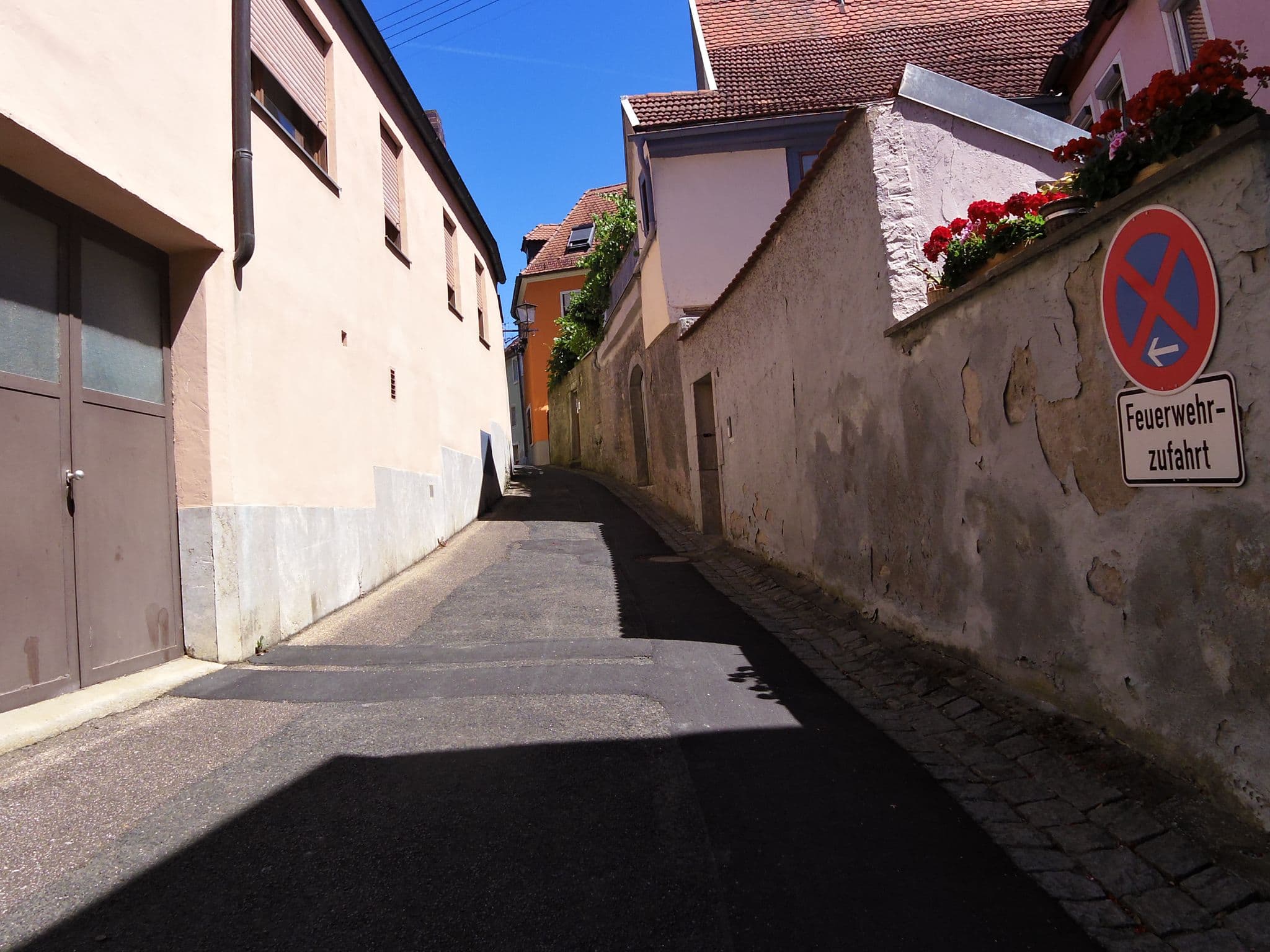 Street view near Brunnenhof Am Spielberg, Randersacker — © zoegglmeyr (CC BY-SA · Mapillary)