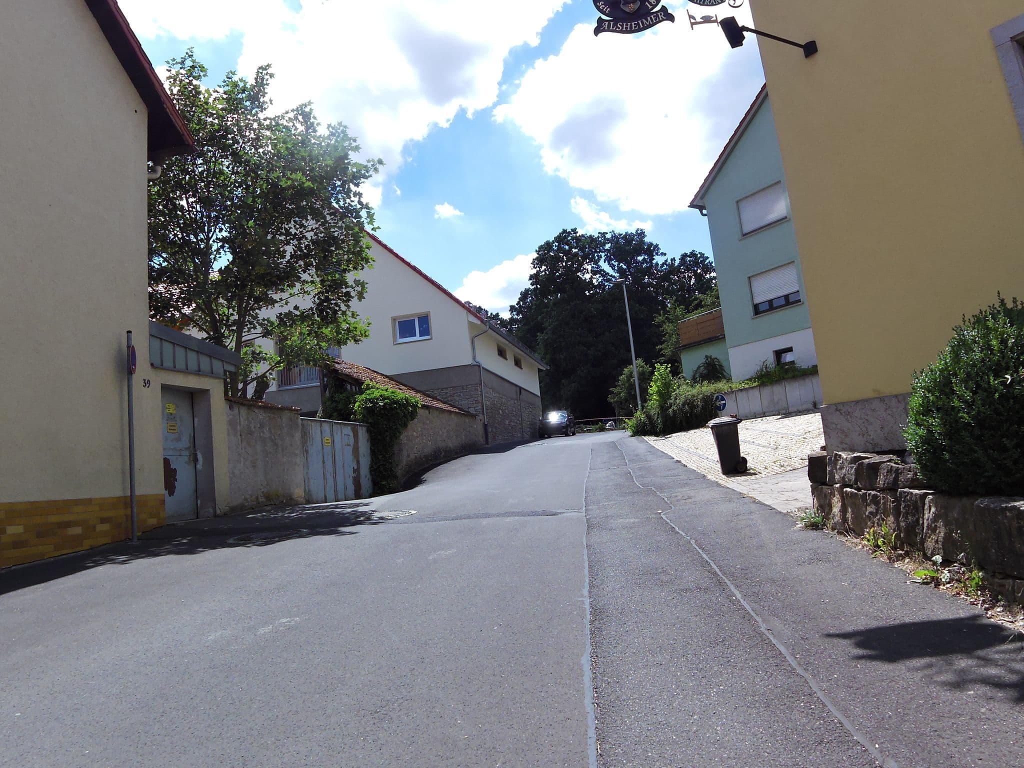 Street view near Brennerei Alsheimer, Gadheim — © zoegglmeyr (CC BY-SA · Mapillary)