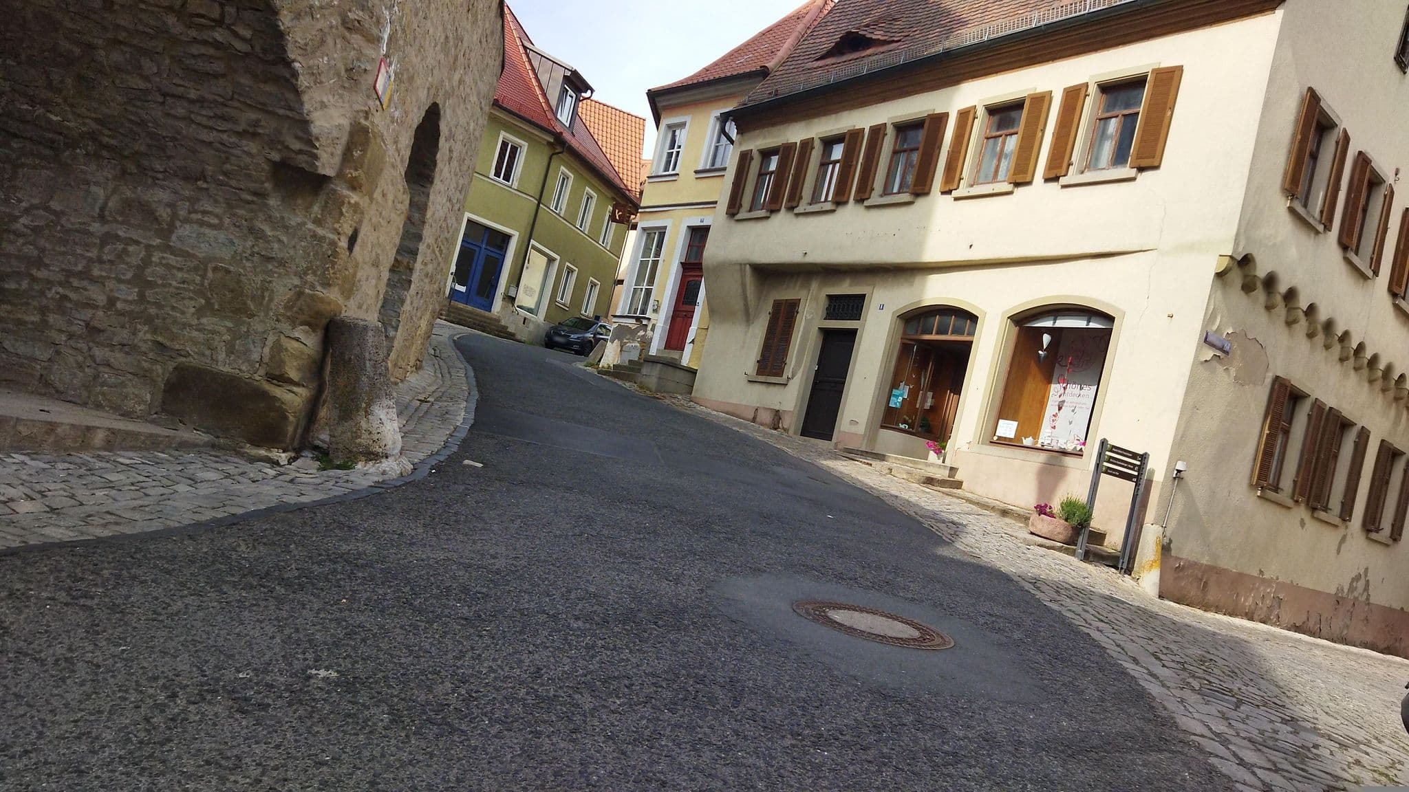 Street view near Gasthof Grüner Baum - Hotel & Restaurant, Dettelbach — © changchun1 (CC BY-SA · Mapillary)