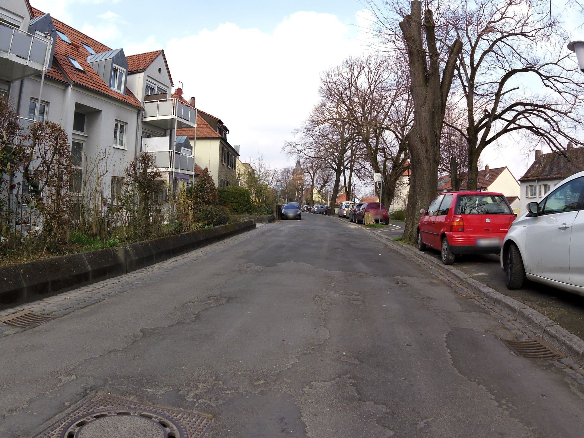 Street view near Ferienwohnung Apfelbaum Kitzingen, Kitzingen — © zoegglmeyr (CC BY-SA · Mapillary)
