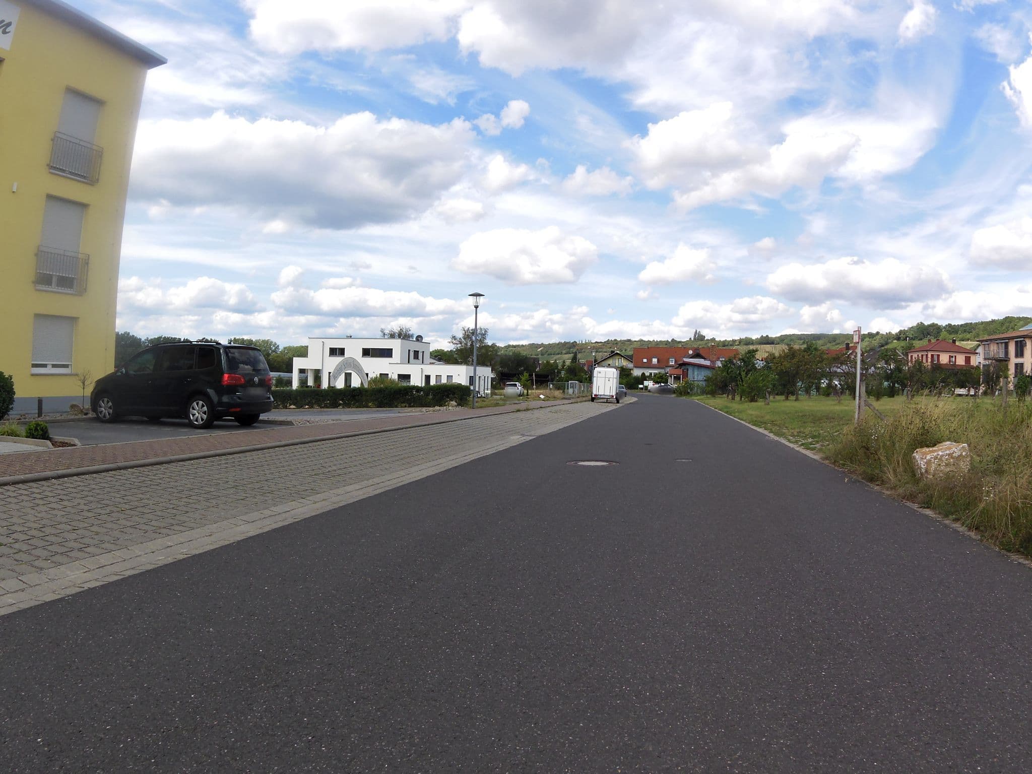 Street view near Hotel Sonnengarten, Sommerhausen — © zoegglmeyr (CC BY-SA · Mapillary)
