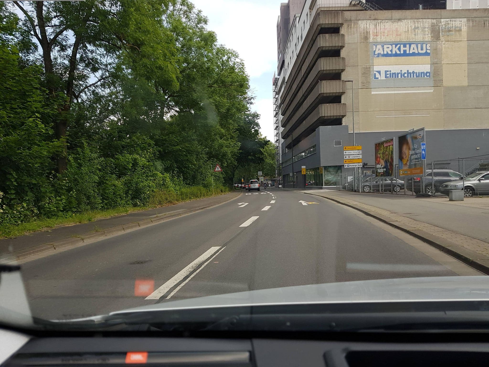 Street view near Jugendgästehaus der Stadt Schweinfurt, Schweinfurt — © BerndGo64 (CC BY-SA · Mapillary)