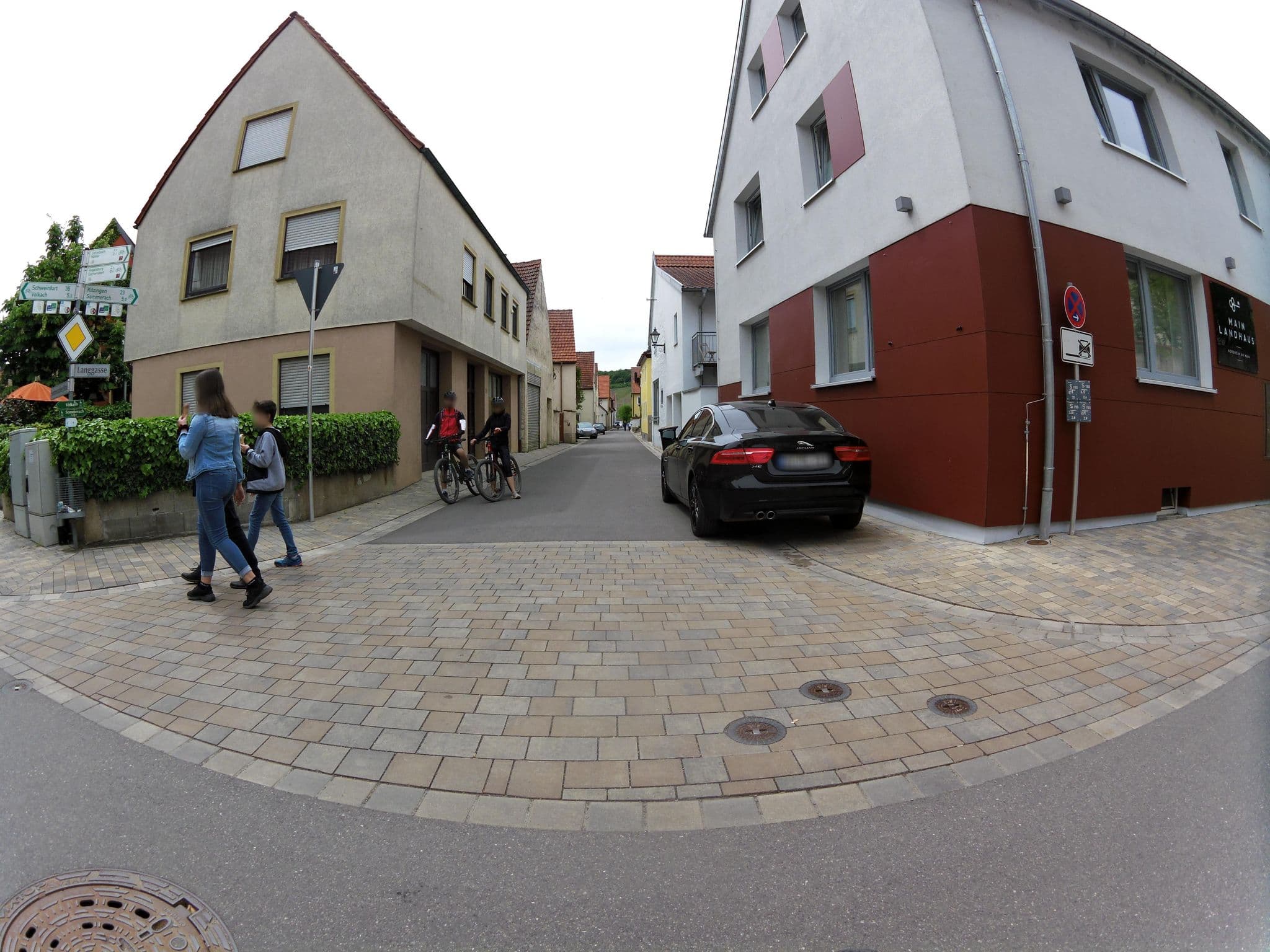 Street view near Main Landhaus, Volkach — © zoegglmeyr1 (CC BY-SA · Mapillary)