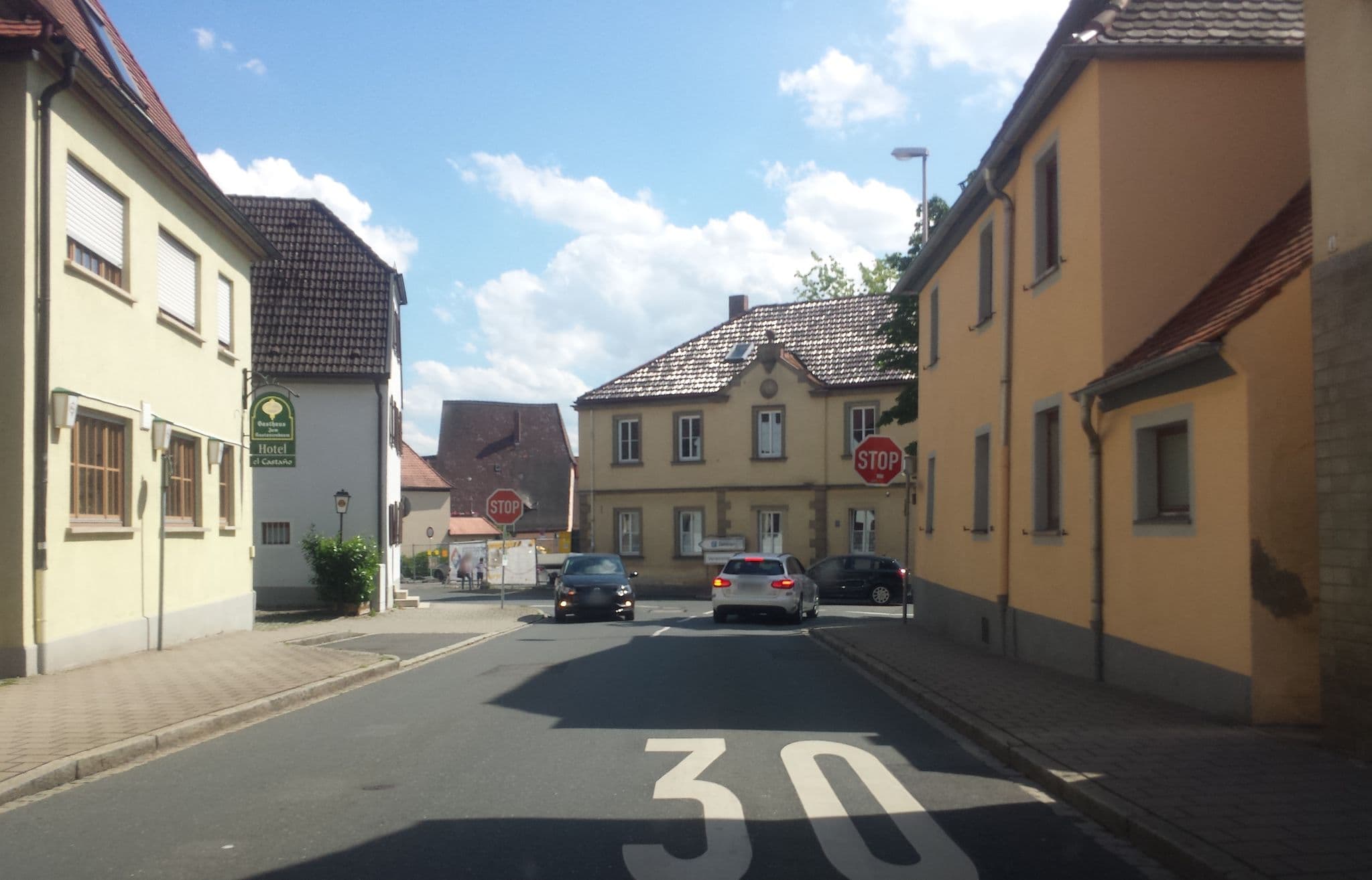 Street view near Gasthof Zum Kastanienbaum, Herzogenaurach — © wegavision (CC BY-SA · Mapillary)