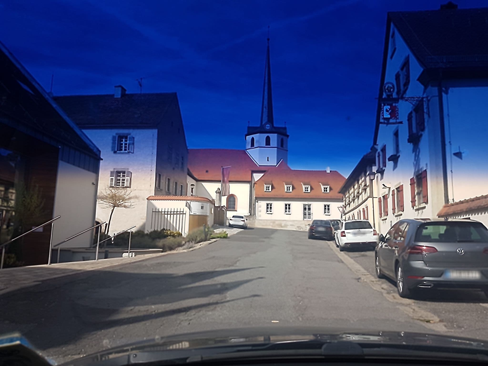 Street view near Hotel Schloss Reichmannsdorf, Wachenroth — © r66 (CC BY-SA · Mapillary)