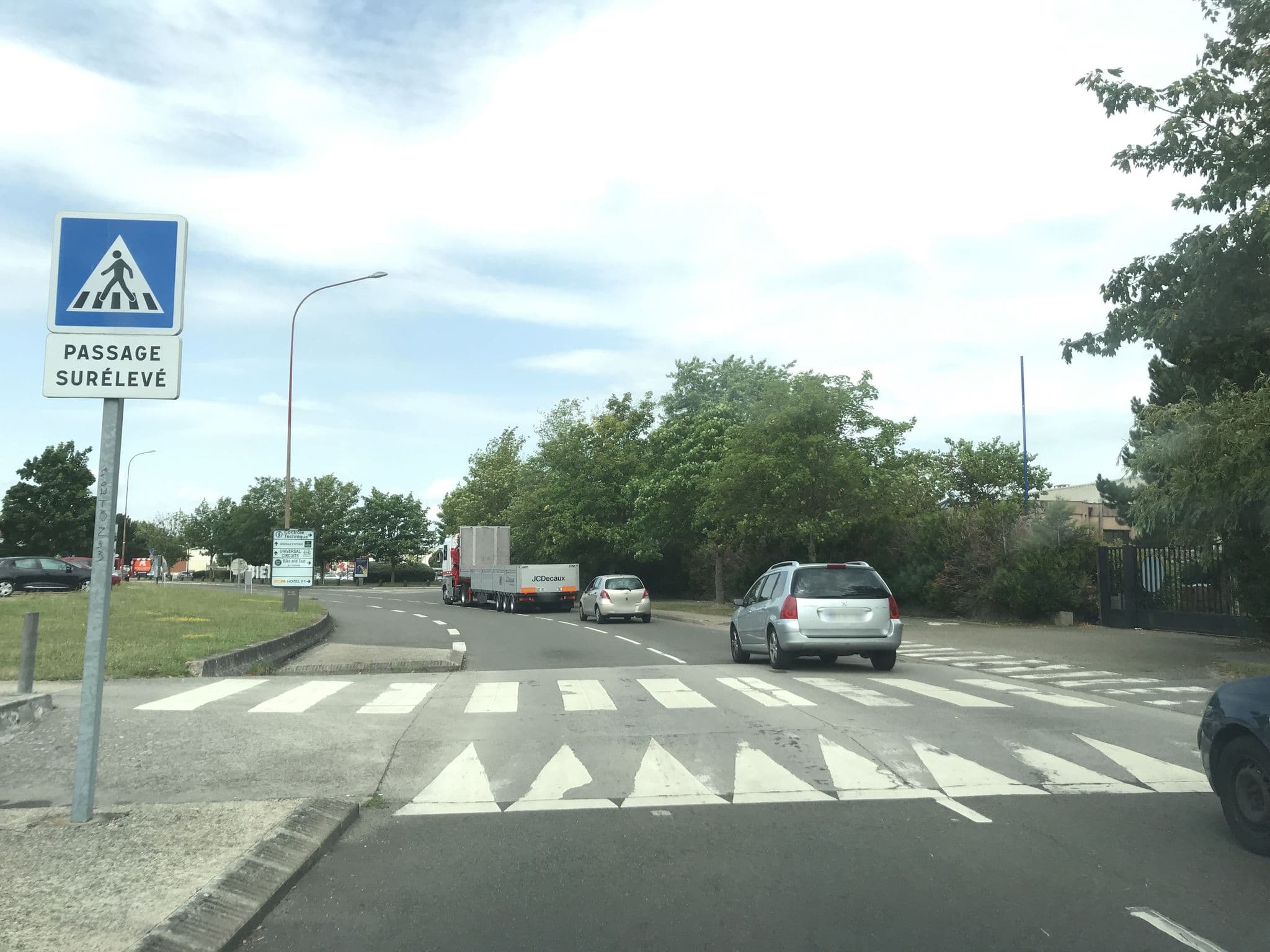 Street view near B&B Hôtel Maurepas, Maurepas — © unmap (CC BY-SA · Mapillary)