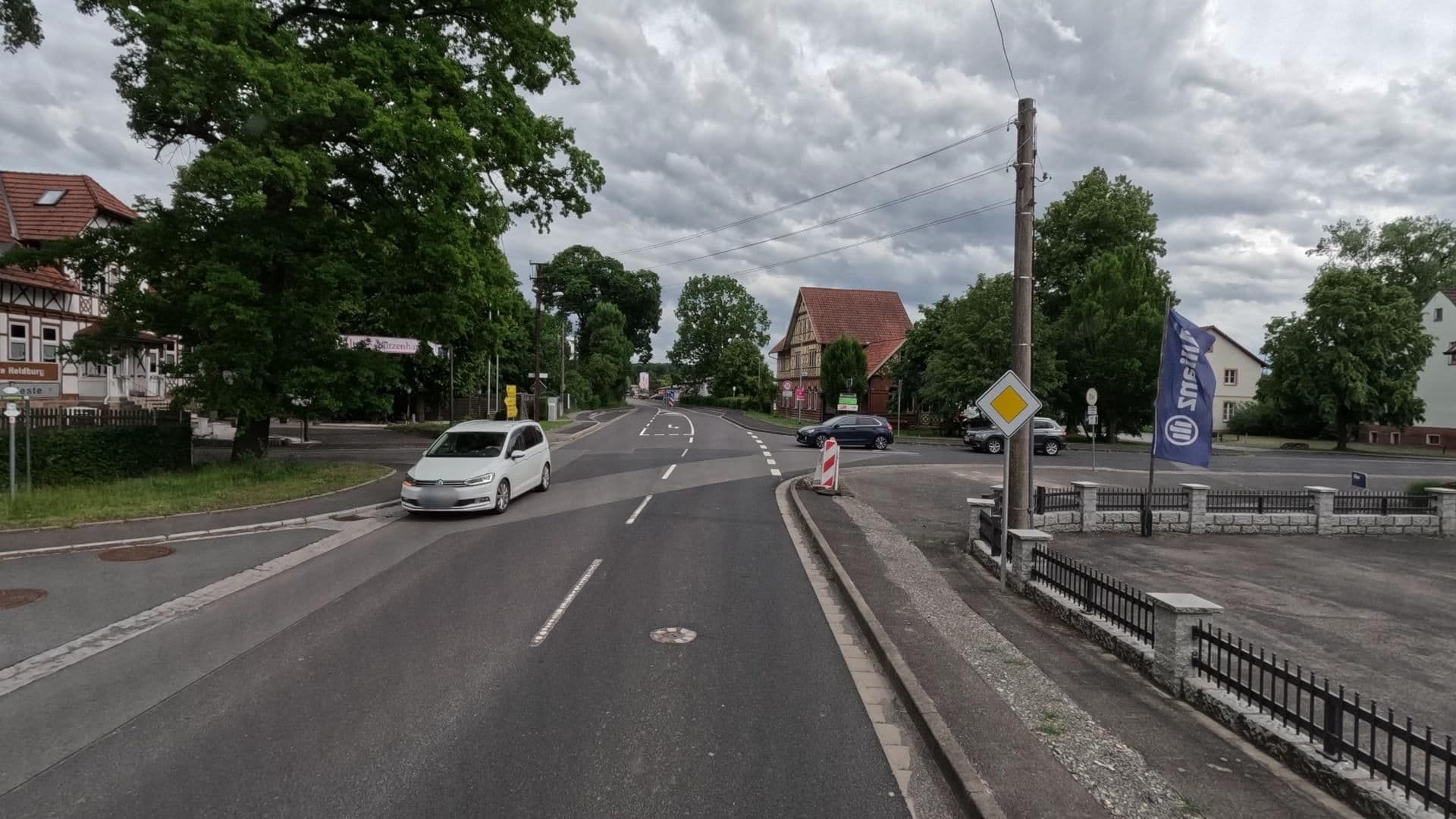 Street view near Schützenhaus, Hellingen — © bct (CC BY-SA · Mapillary)
