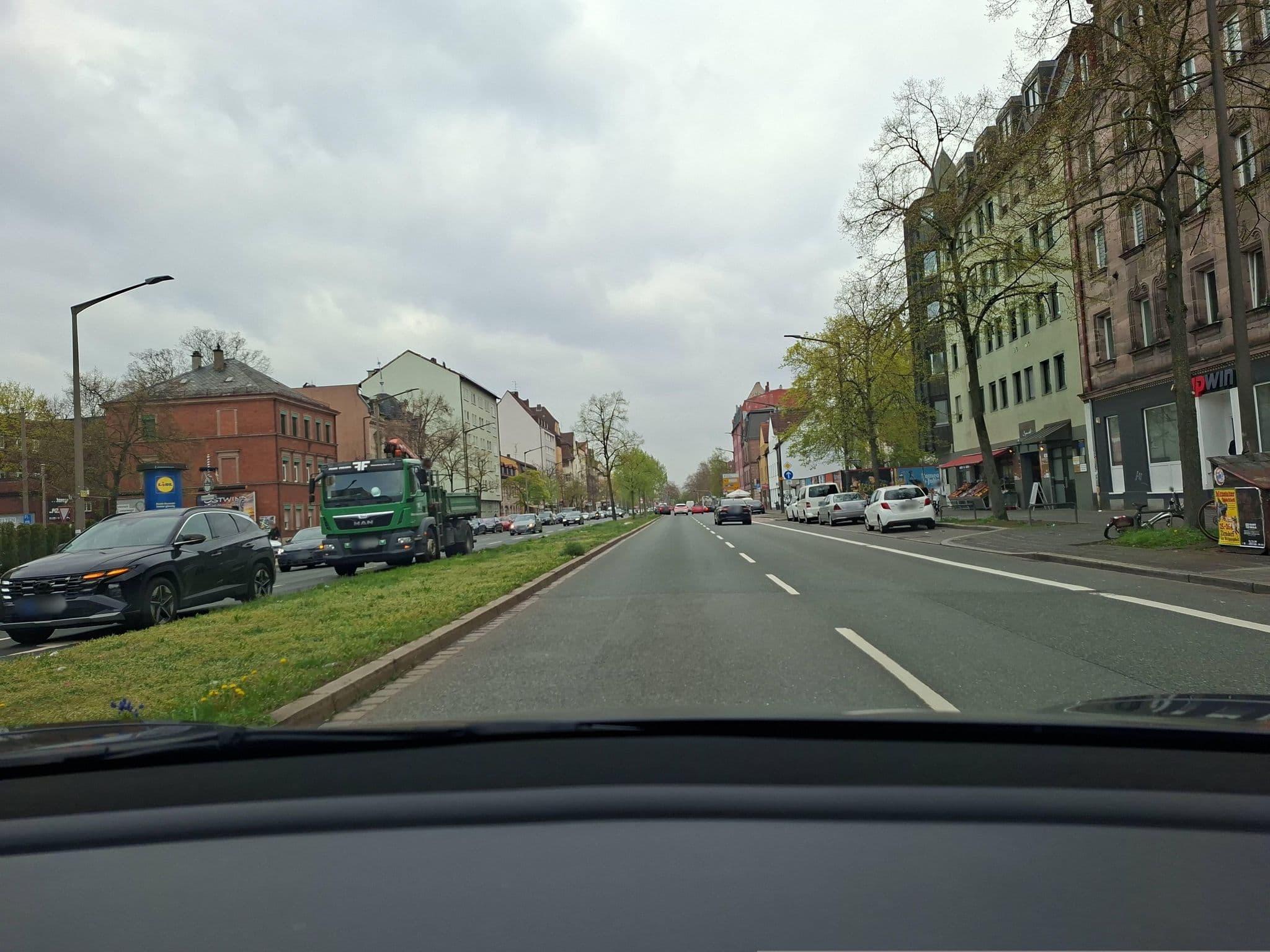 Street view near Hotel Hamburg, Wetzendorf — © Felix23 (CC BY-SA · Mapillary)
