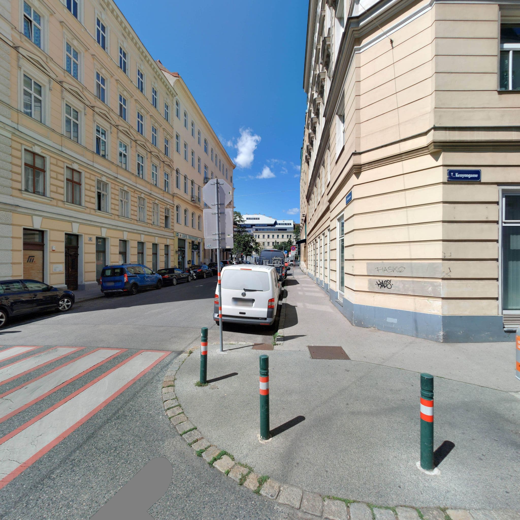 Street view near Studentenwohnheim Haus Erasmus, Neubau — © eliasgander (CC BY-SA · Mapillary)