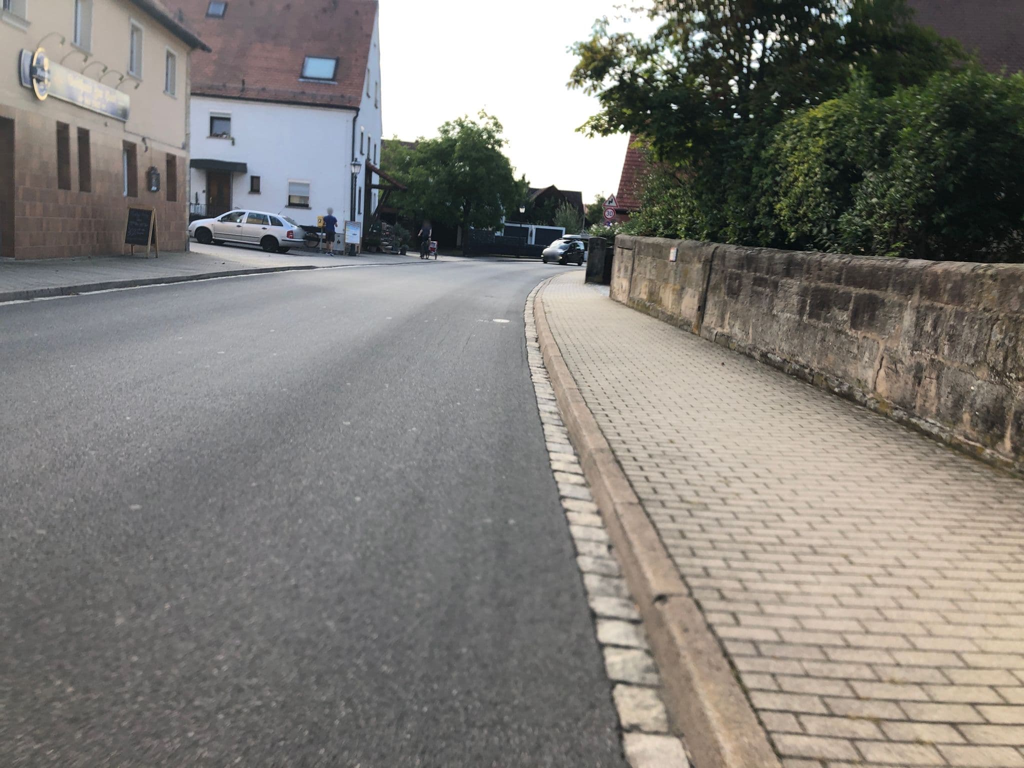 Street view near Landhotel Mörsbergei, Bubenreuth — © danfuh (CC BY-SA · Mapillary)