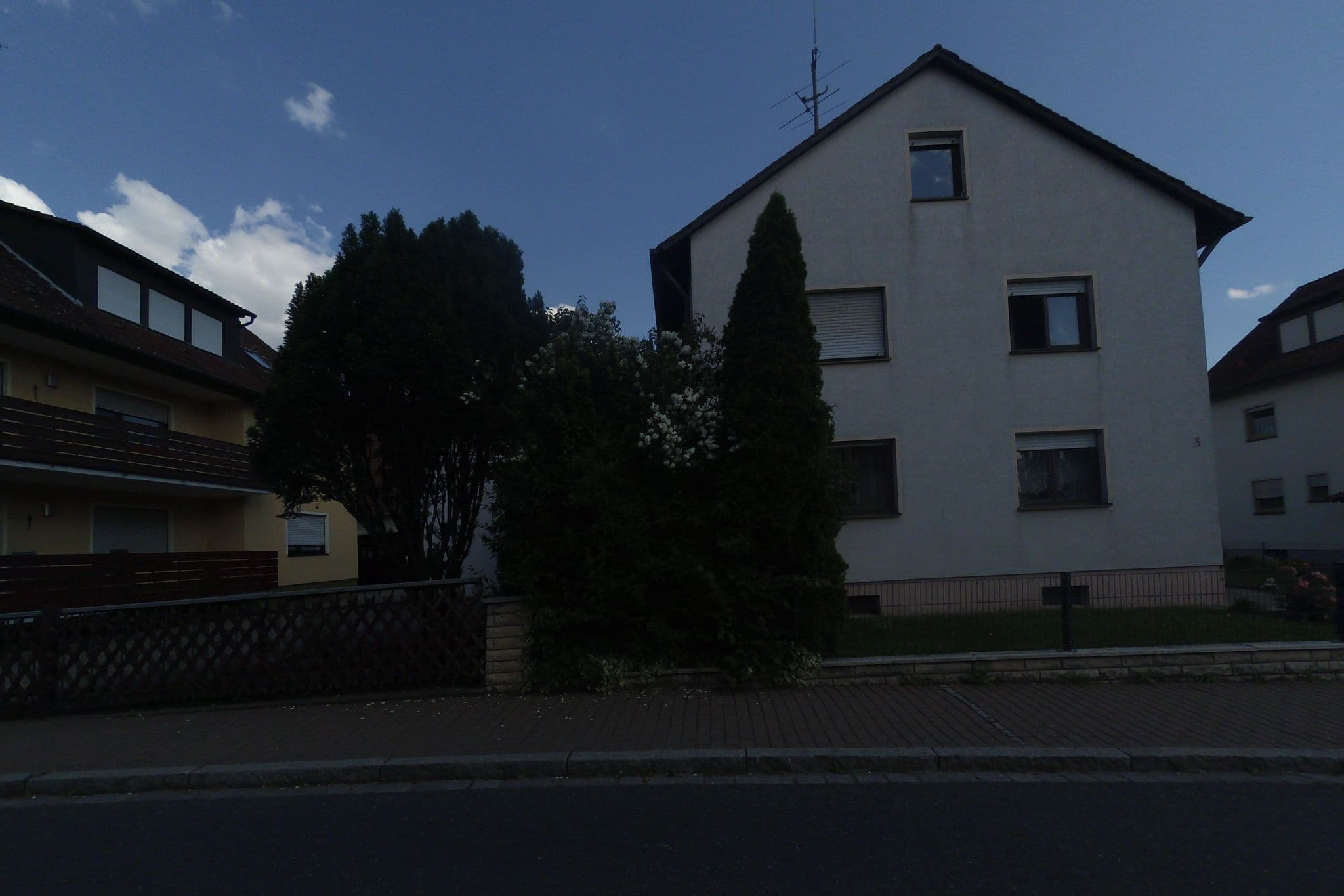Street view near Pension Bistro Zur Linde, Heßdorf — © wegavision (CC BY-SA · Mapillary)