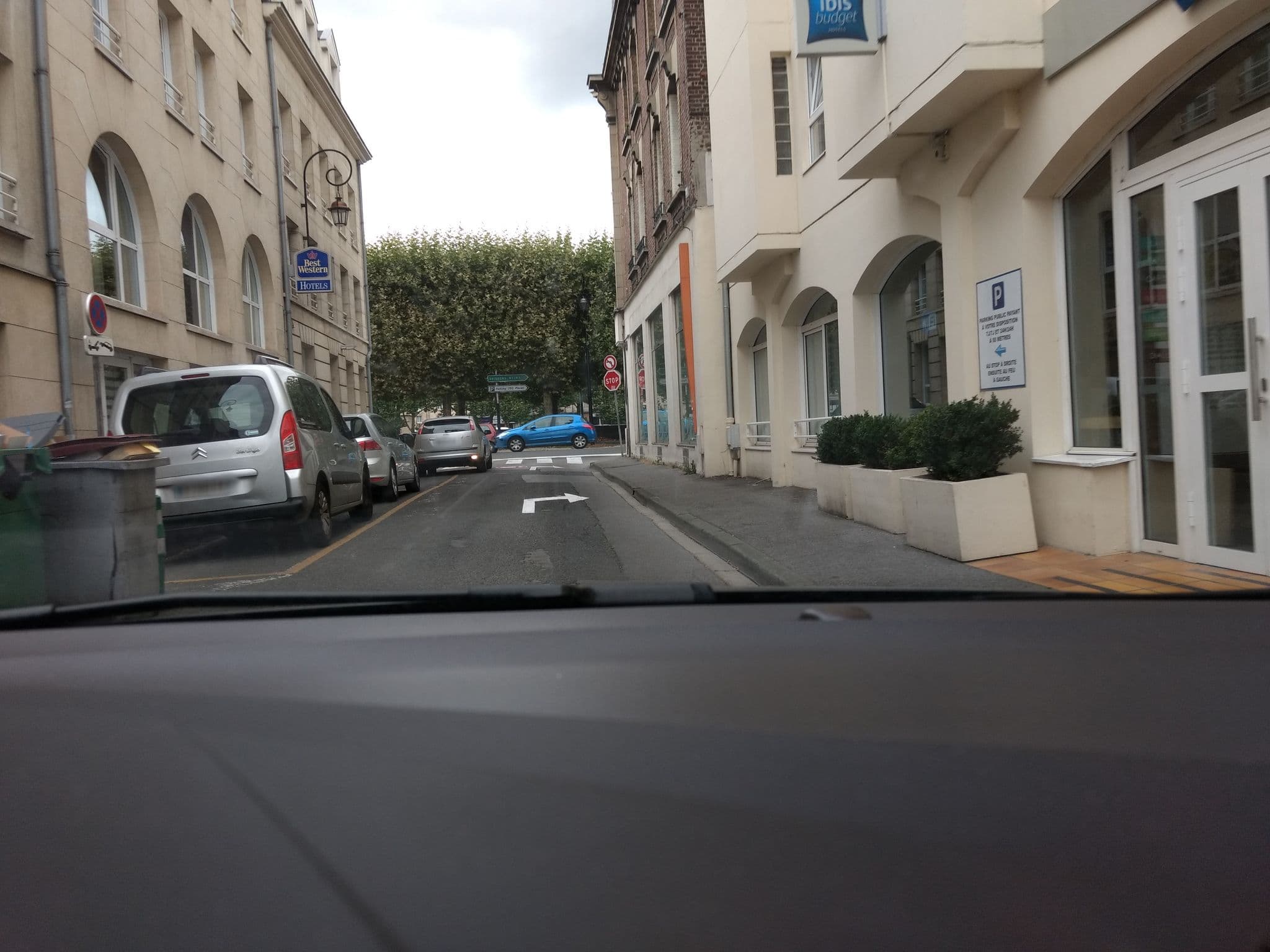 Street view near Alfred Hôtels, Compiègne — © ga72kud (CC BY-SA · Mapillary)