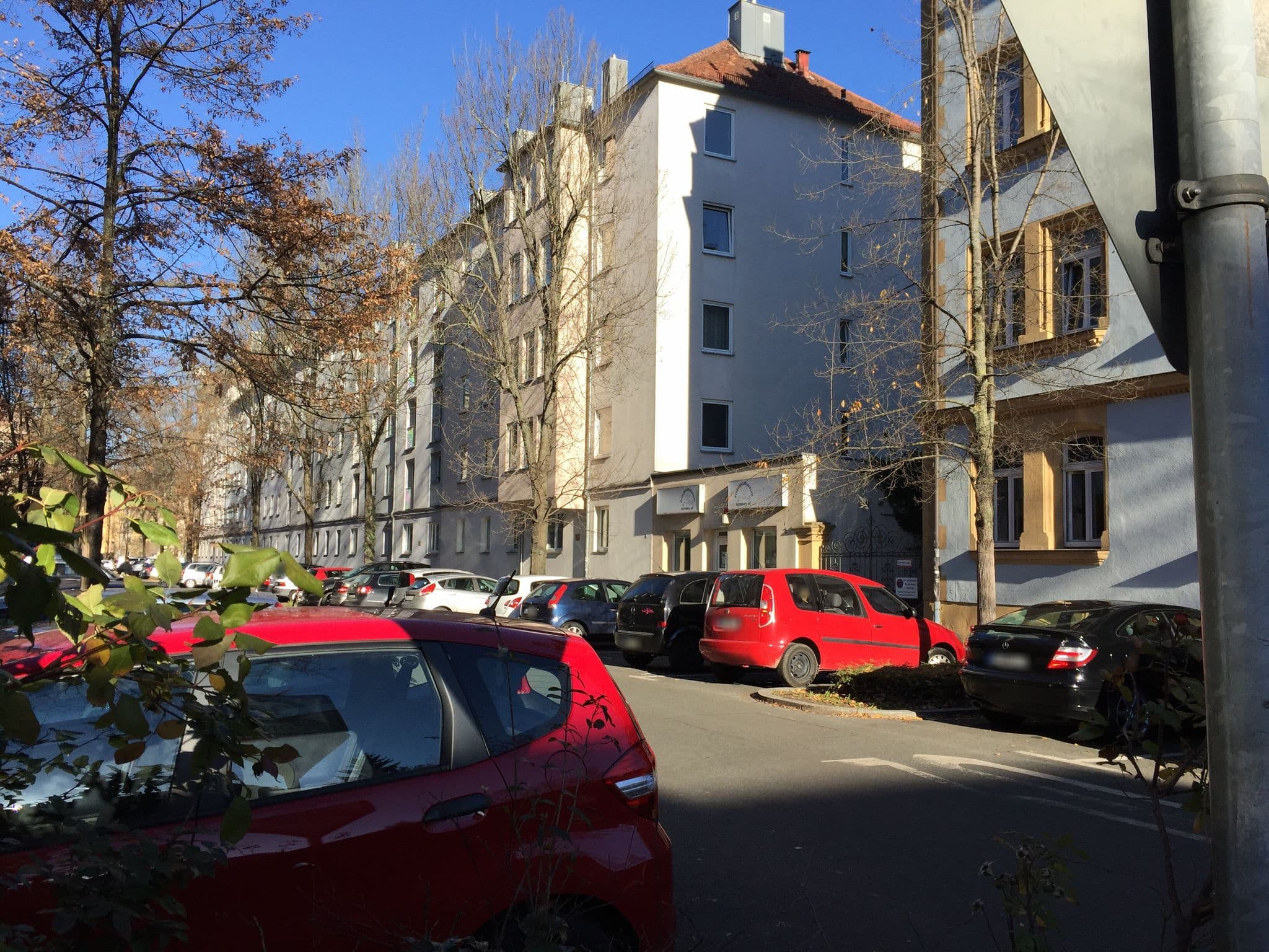 Street view near AZIMUT Hotel Nuremberg, Nuremberg — © richlv (CC BY-SA · Mapillary)