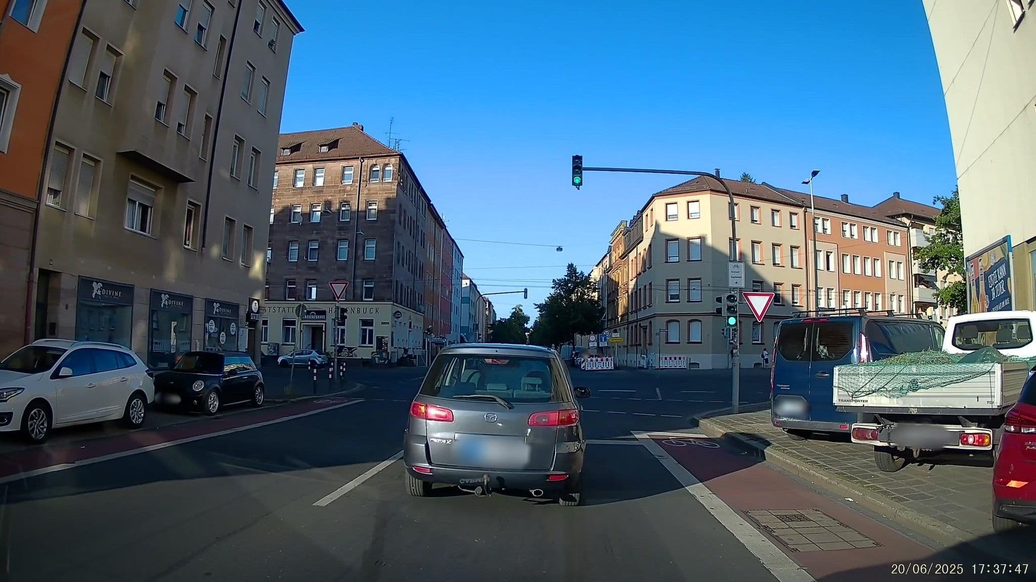 Street view near Humboldtklause, Nuremberg — © bravewaffle (CC BY-SA · Mapillary)
