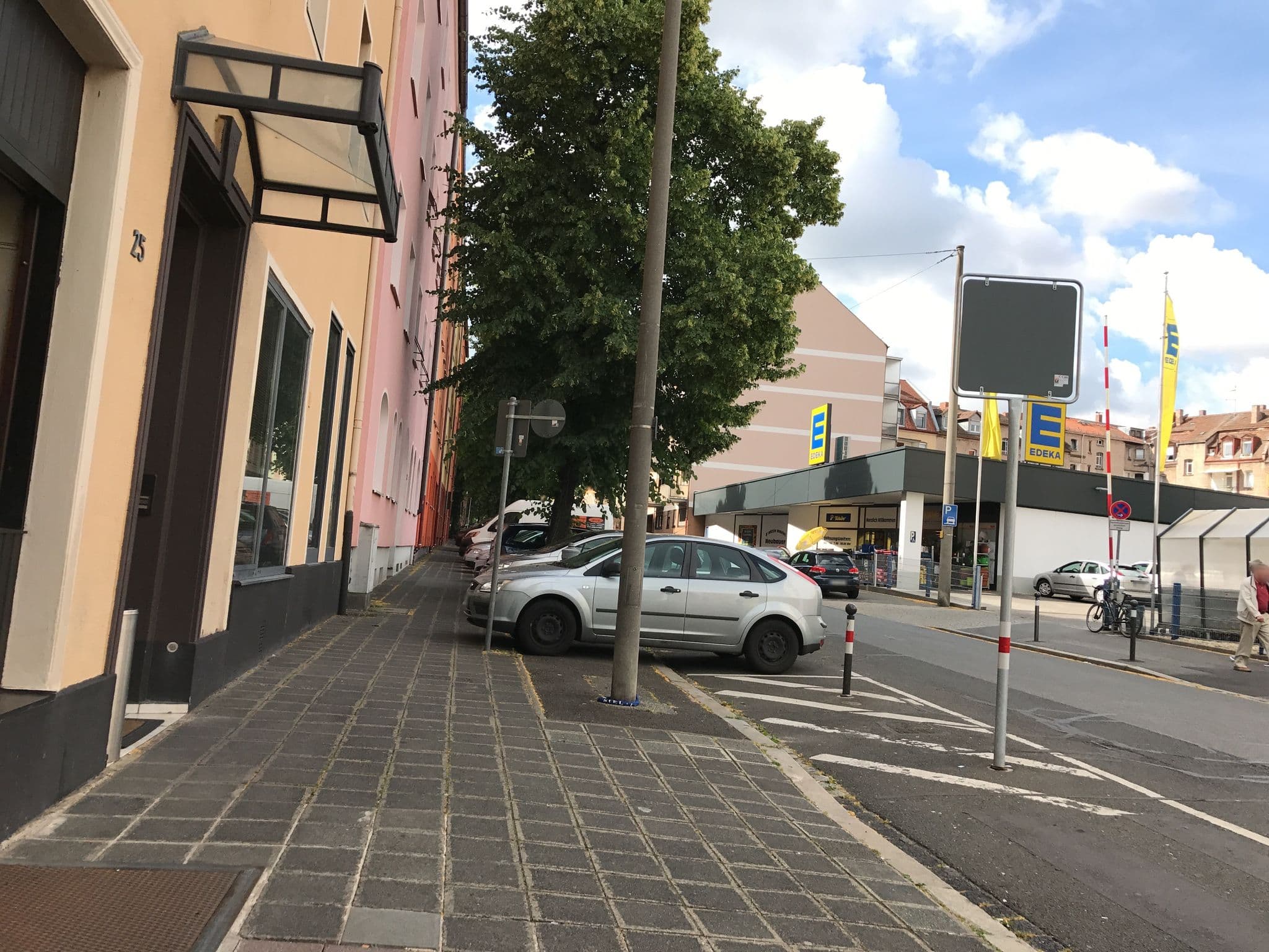 Street view near Hotel Meteor, Nuremberg — © bitnapper (CC BY-SA · Mapillary)