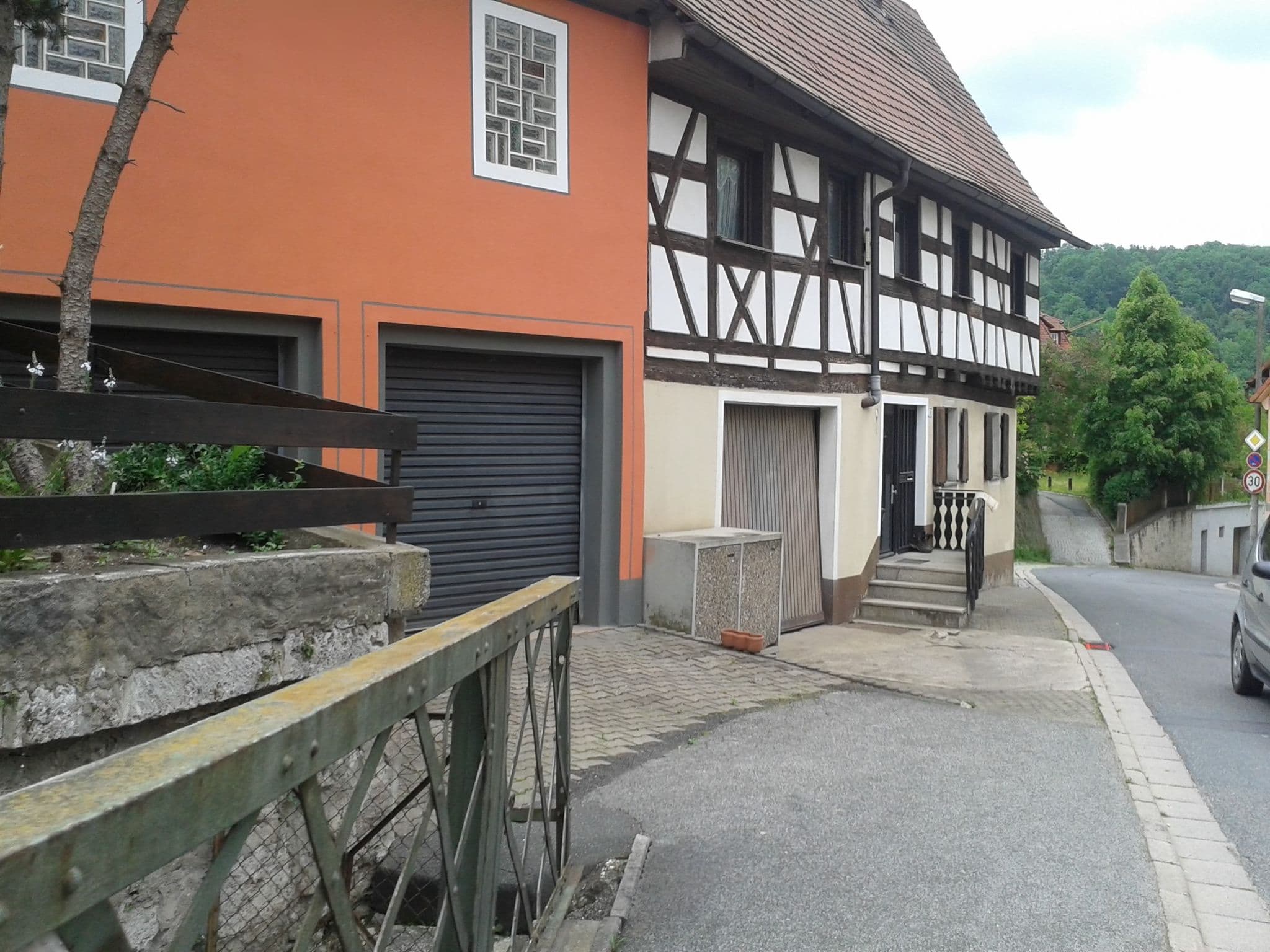 Street view near Apartment-Haus Gundelfinger, Gräfenberg — © bernd_niemann (CC BY-SA · Mapillary)